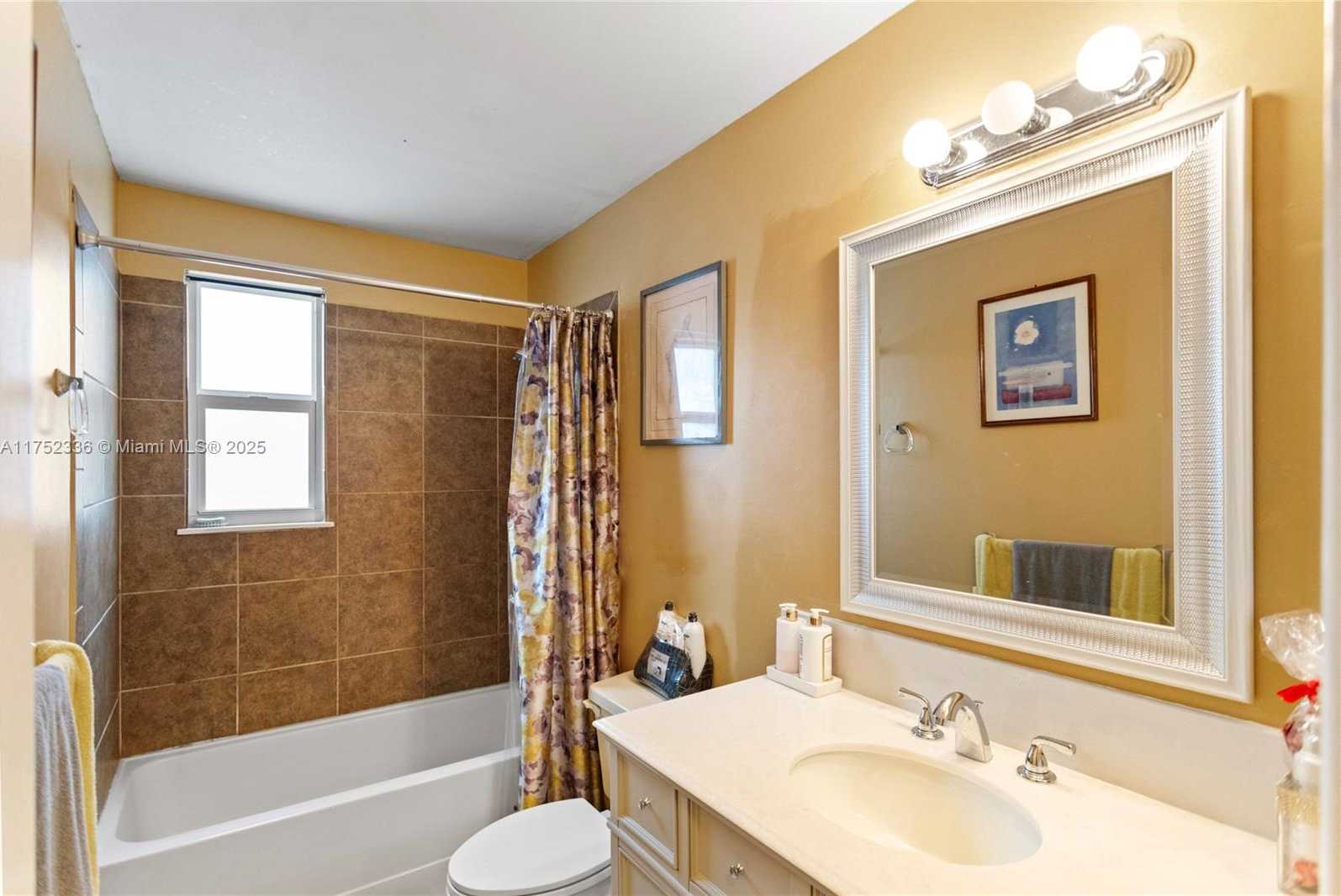 Small Image of 1071 SOUTH WEST 101ST TER, Pembroke Pines Number 26