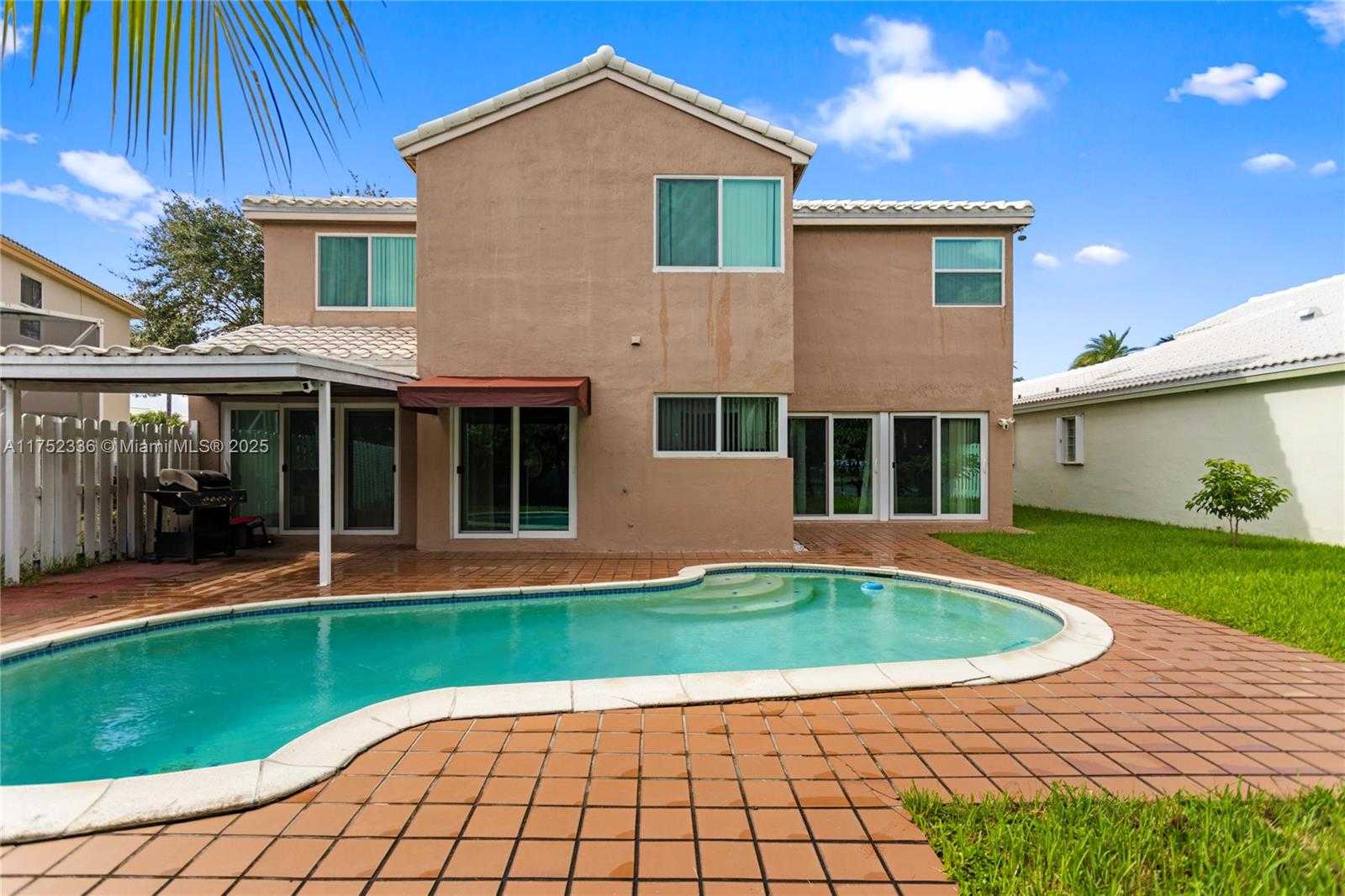 Small Image of 1071 SOUTH WEST 101ST TER, Pembroke Pines Number 28