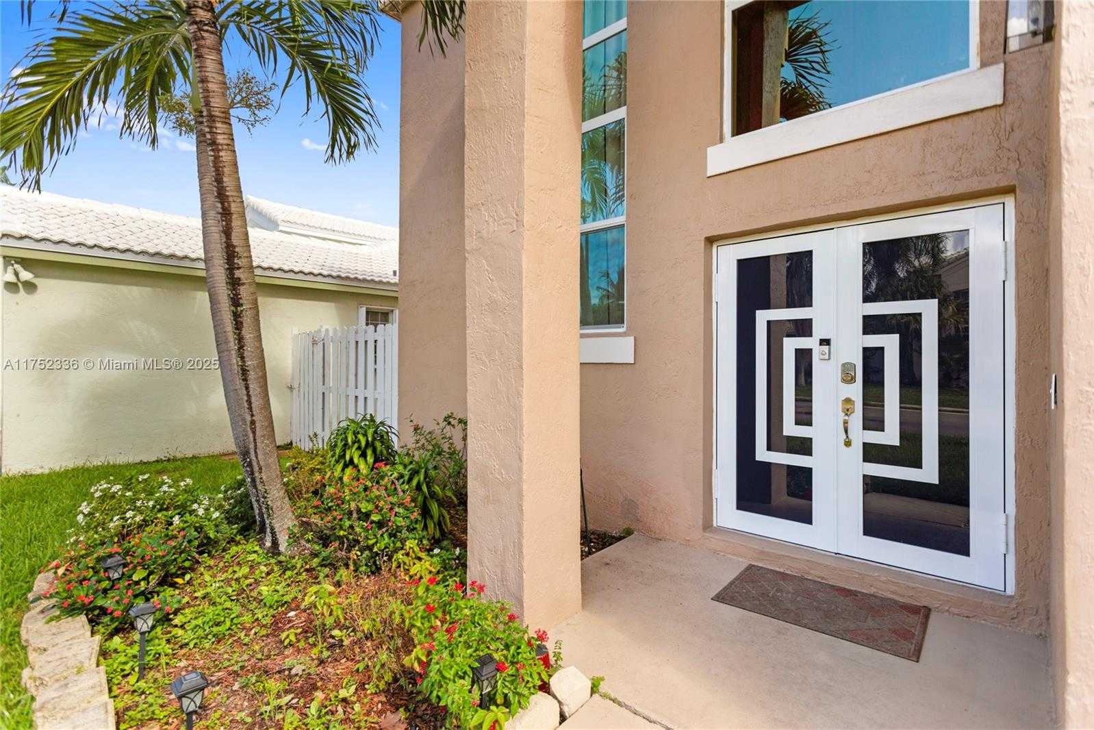 Small Image of 1071 SOUTH WEST 101ST TER, Pembroke Pines Number 3