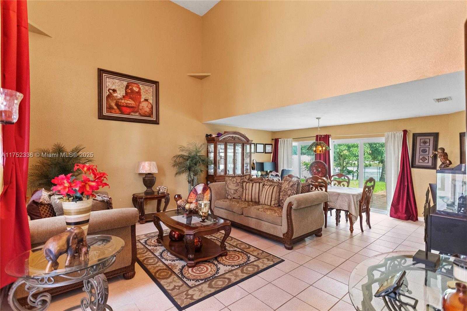 Small Image of 1071 SOUTH WEST 101ST TER, Pembroke Pines Number 5