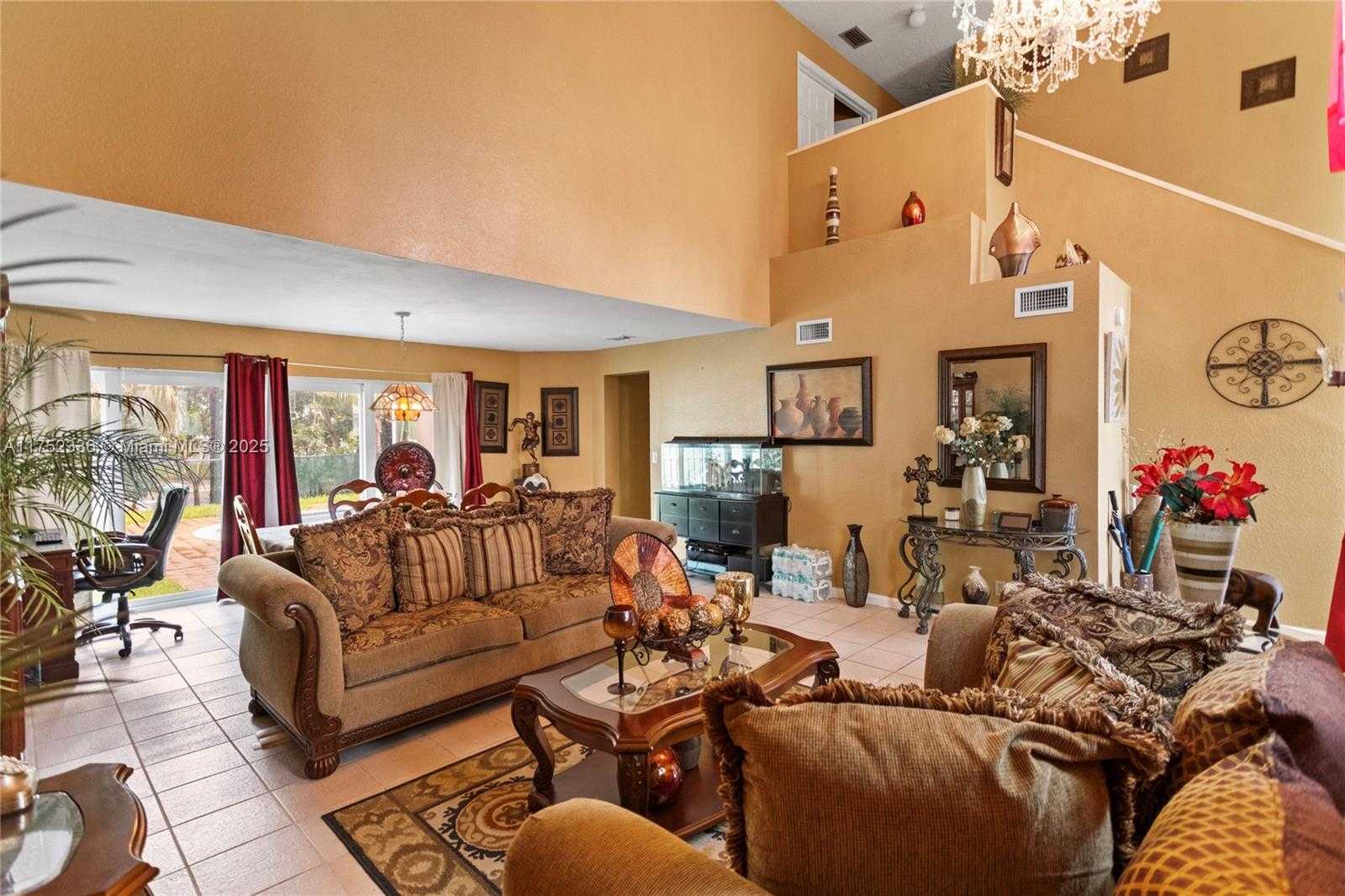 Small Image of 1071 SOUTH WEST 101ST TER, Pembroke Pines Number 6