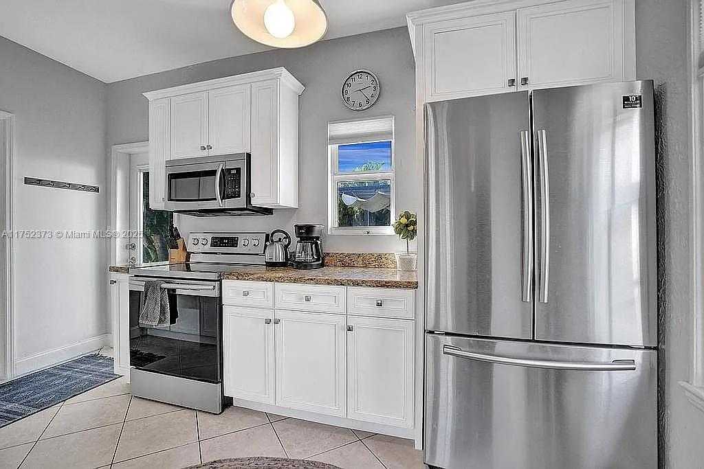 Small Image of 8900 HARDING AVE, Surfside Number 12