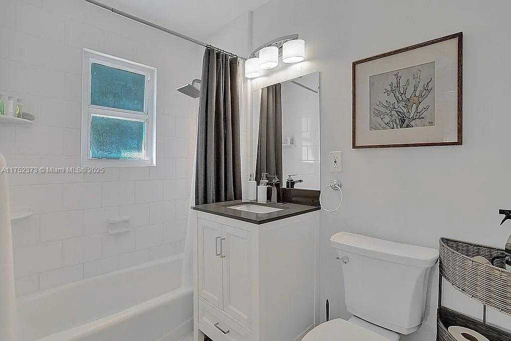 Small Image of 8900 HARDING AVE, Surfside Number 16