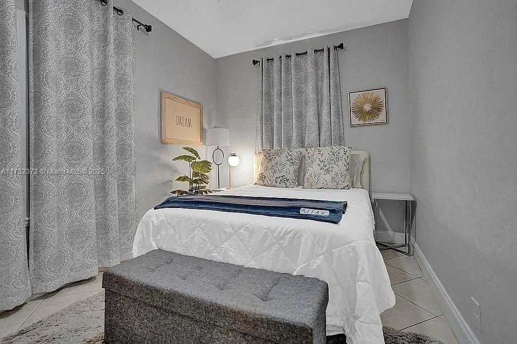 Small Image of 8900 HARDING AVE, Surfside Number 19