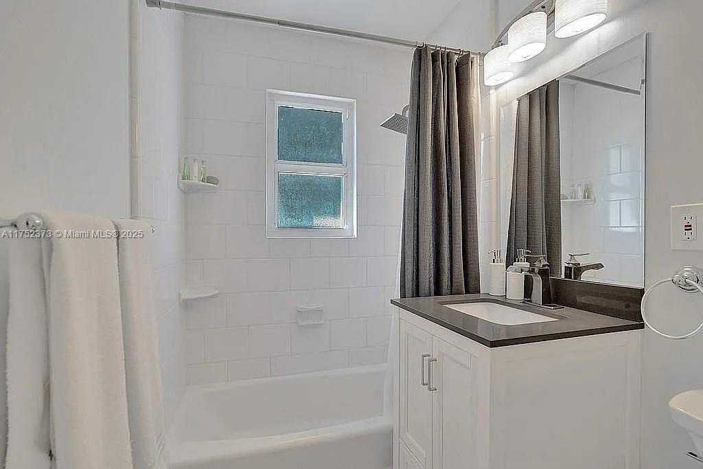 Small Image of 8900 HARDING AVE, Surfside Number 20