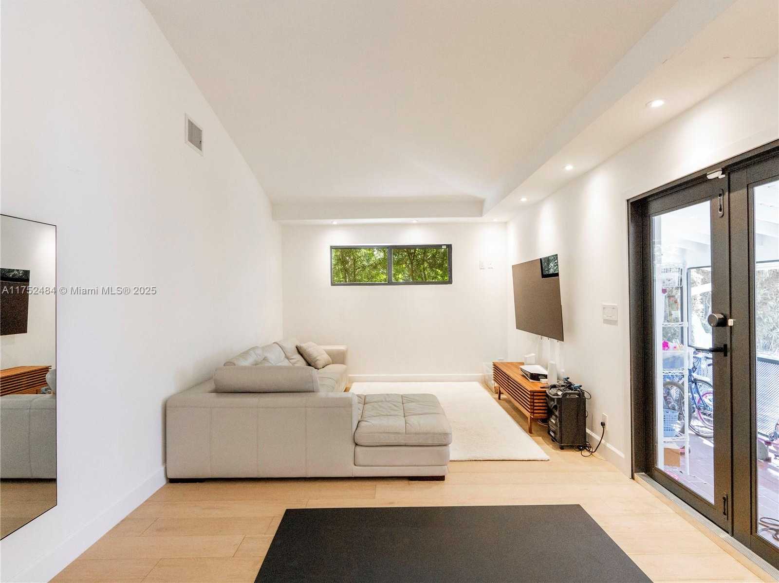 Small Image of 317 BAYBERRY DR, Plantation Number 24
