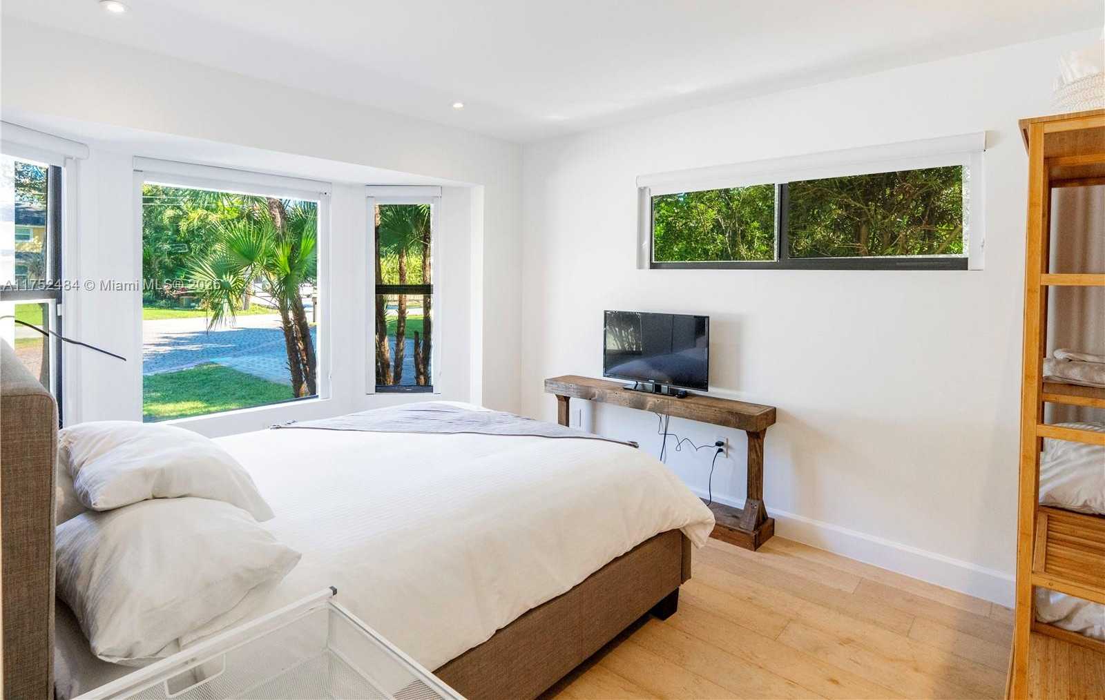 Small Image of 317 BAYBERRY DR, Plantation Number 32