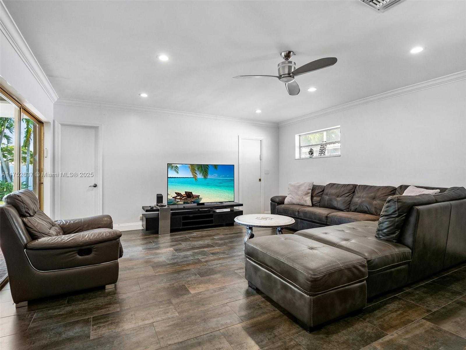 Small Image of 3610 NORTH 53RD AVE, Hollywood Number 15