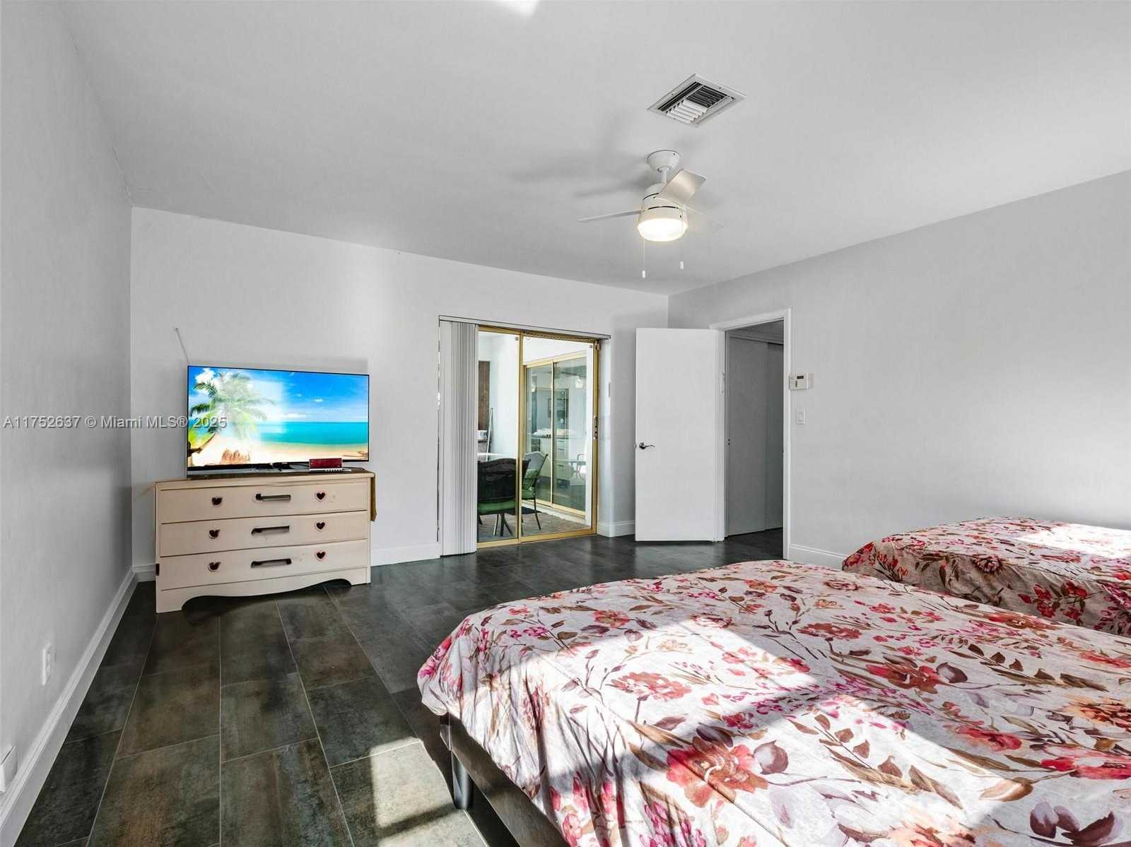 Small Image of 3610 NORTH 53RD AVE, Hollywood Number 27