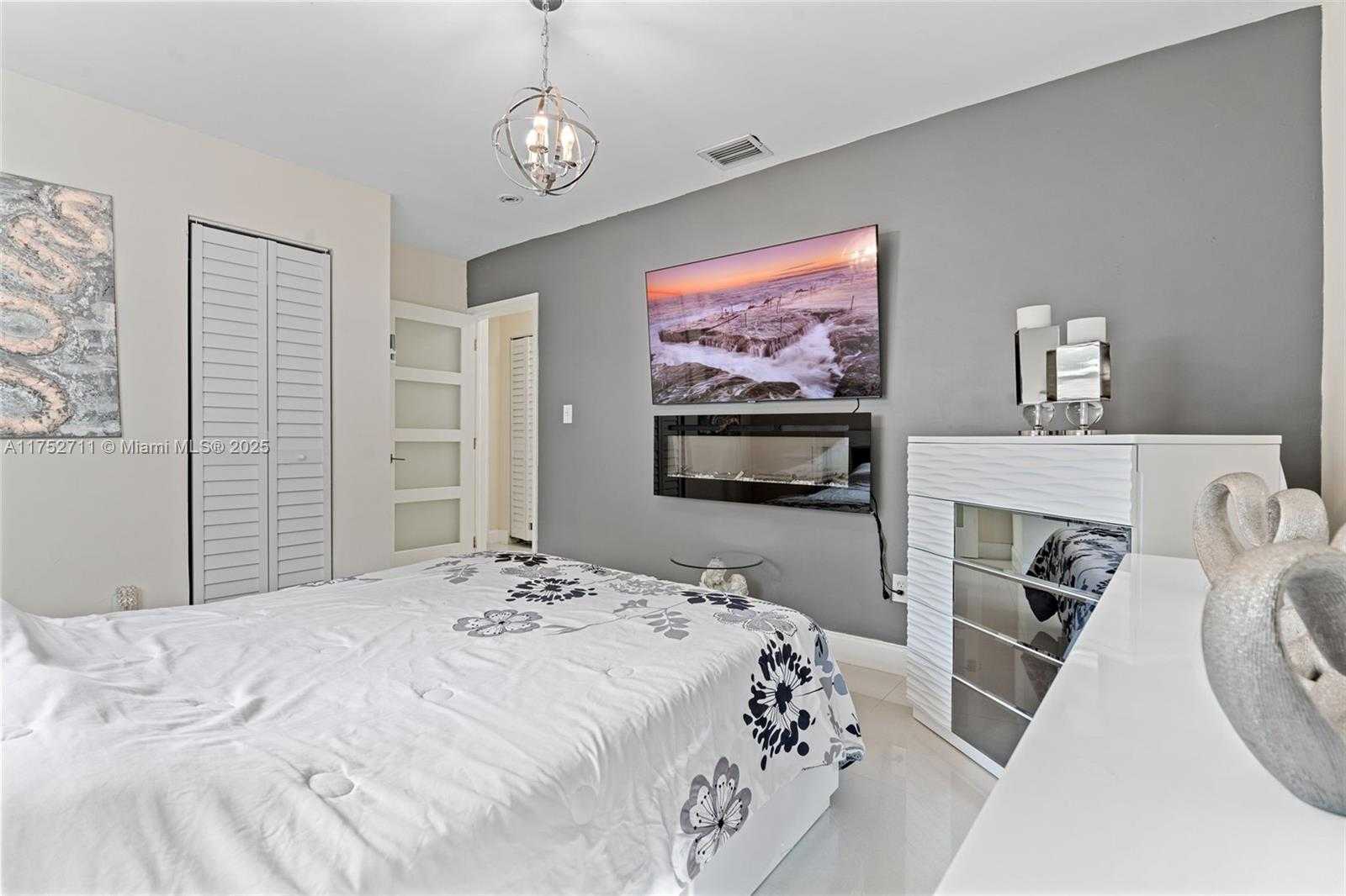 Small Image of 9251 Little River Blvd, Miami, FL 33147, USA Number 14