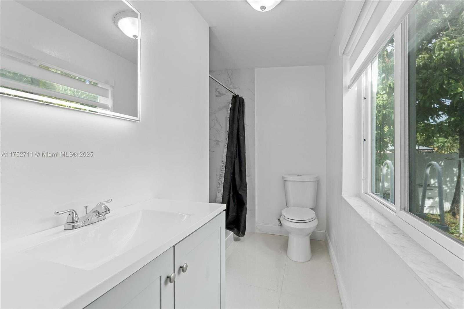 Small Image of 9251 Little River Blvd, Miami, FL 33147, USA Number 17