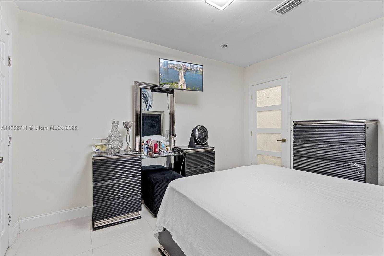 Small Image of 9251 Little River Blvd, Miami, FL 33147, USA Number 18