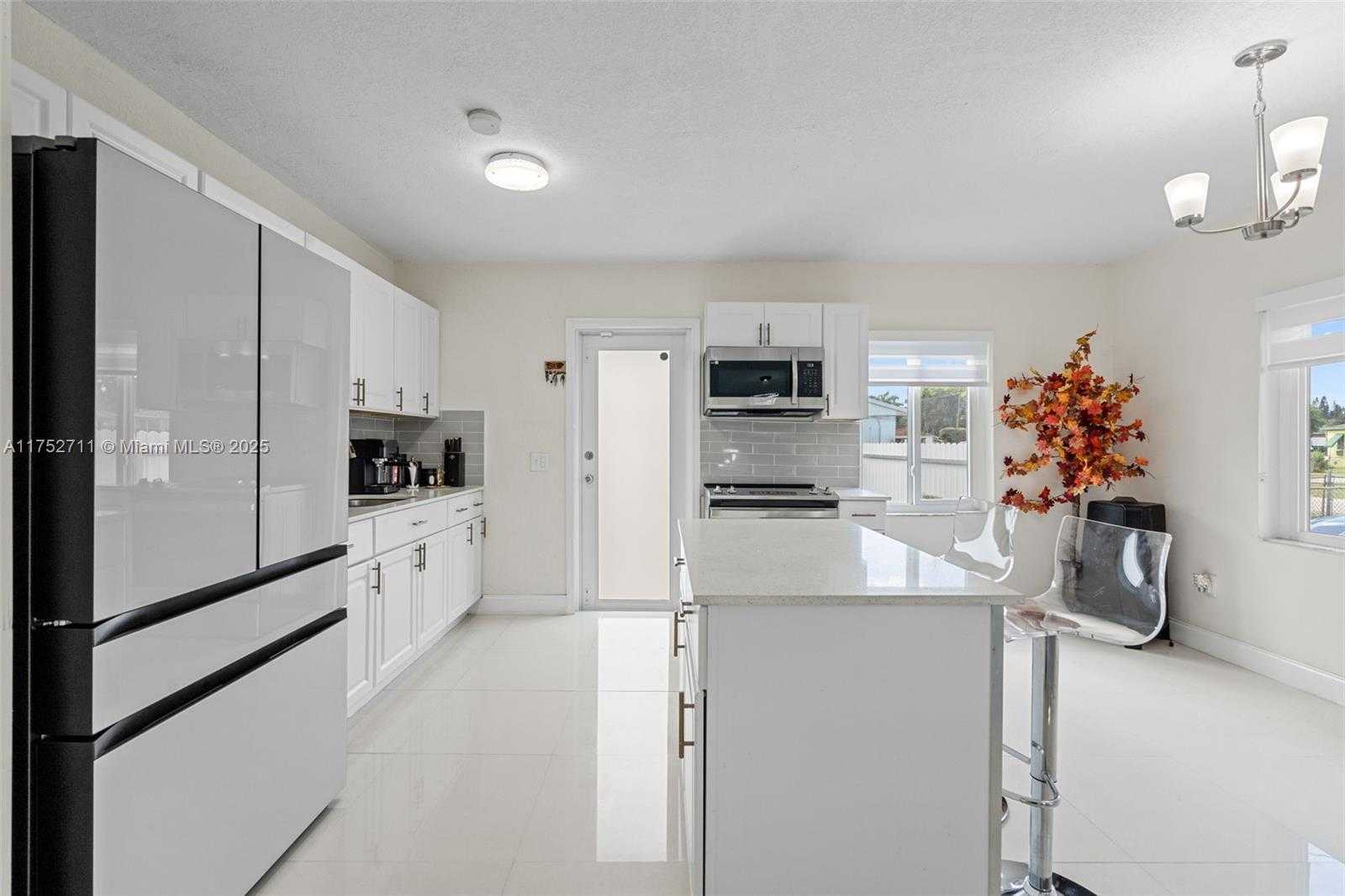 Small Image of 9251 Little River Blvd, Miami, FL 33147, USA Number 21