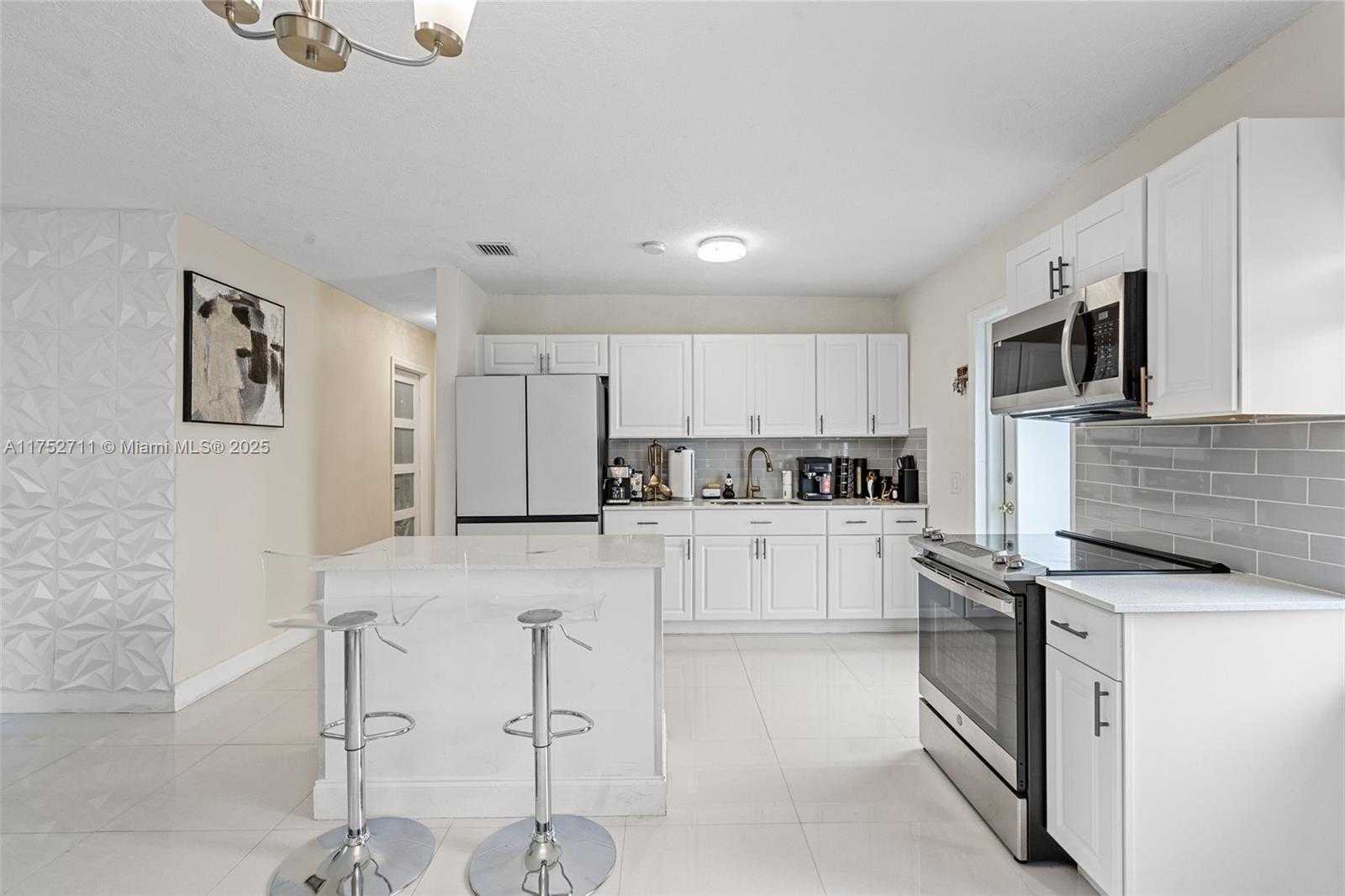 Small Image of 9251 Little River Blvd, Miami, FL 33147, USA Number 23
