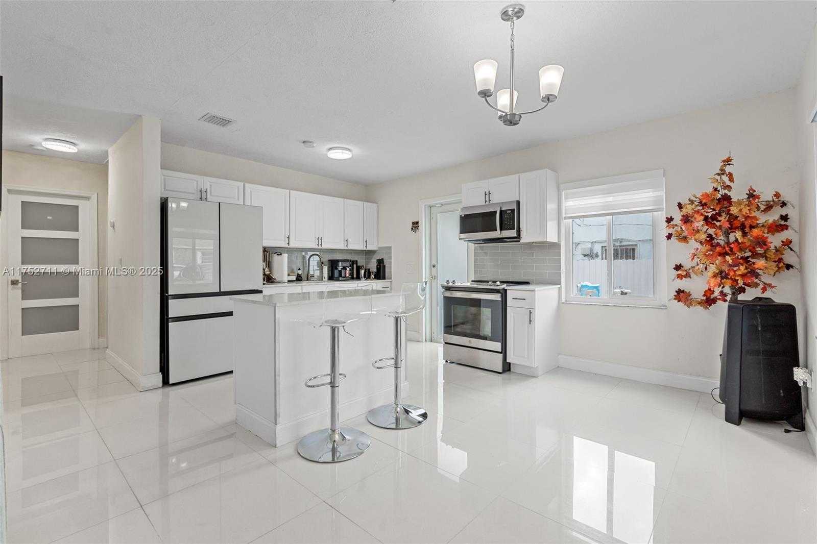Small Image of 9251 Little River Blvd, Miami, FL 33147, USA Number 24