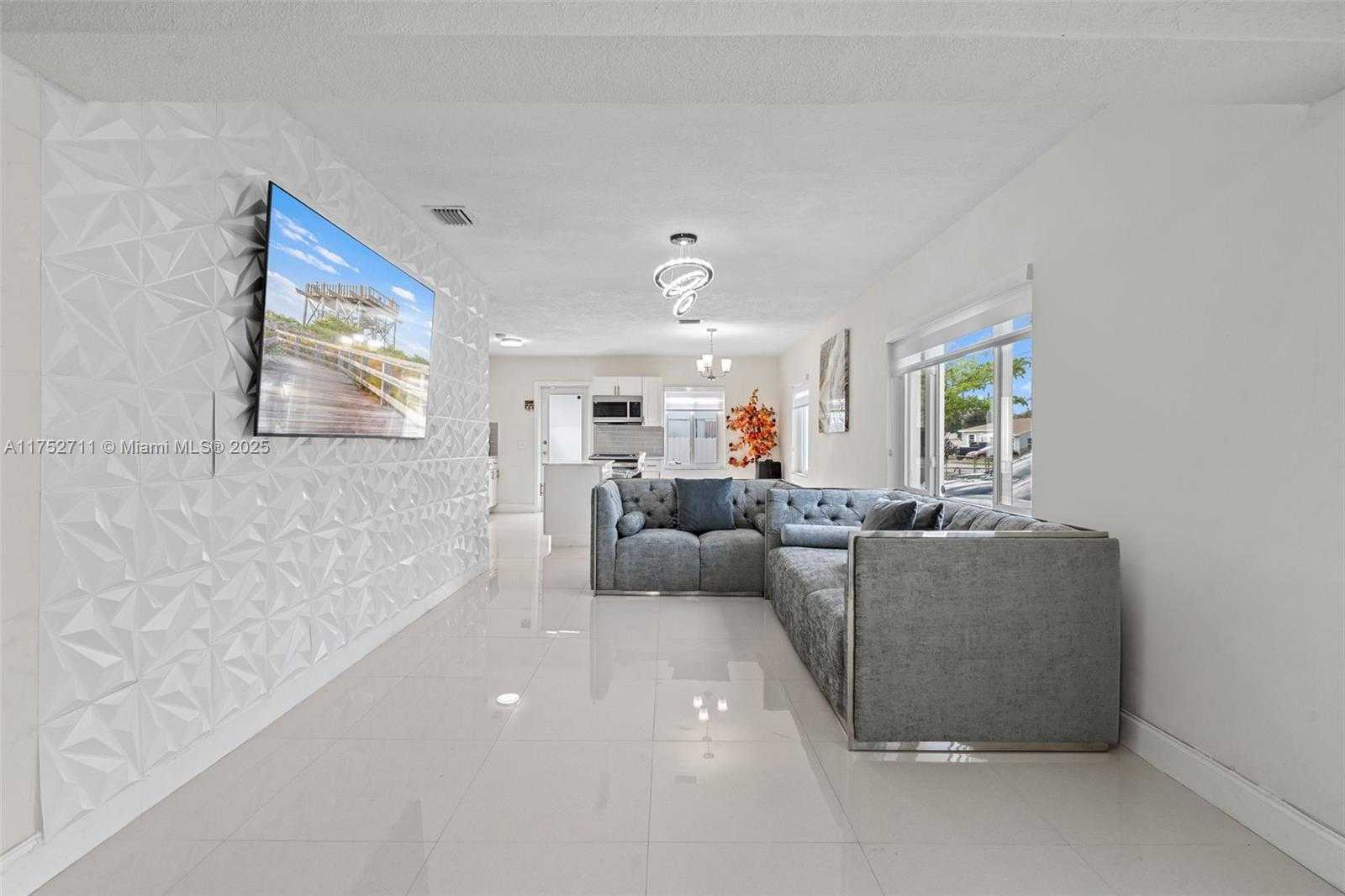 Small Image of 9251 Little River Blvd, Miami, FL 33147, USA Number 27