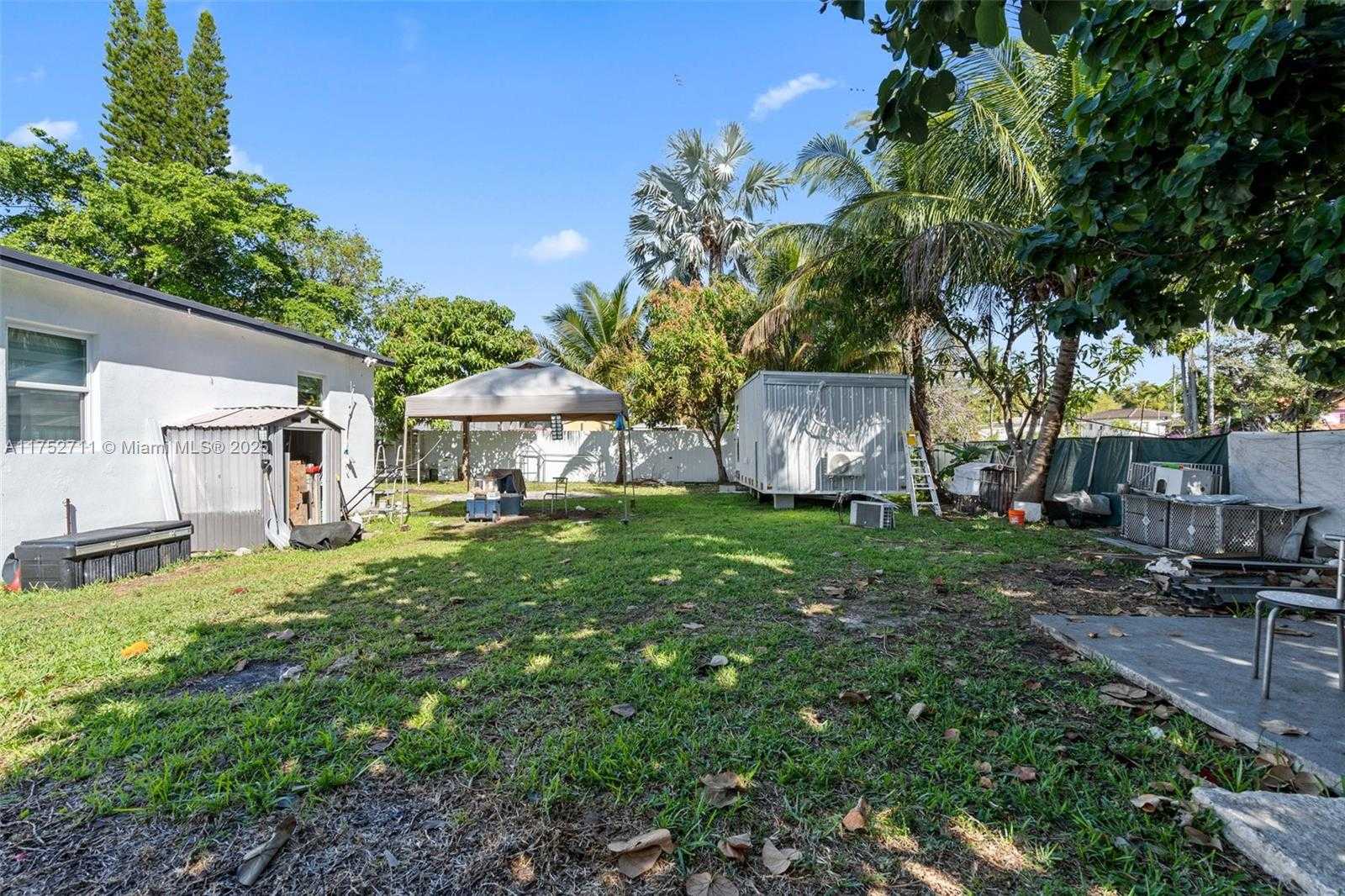 Small Image of 9251 Little River Blvd, Miami, FL 33147, USA Number 31