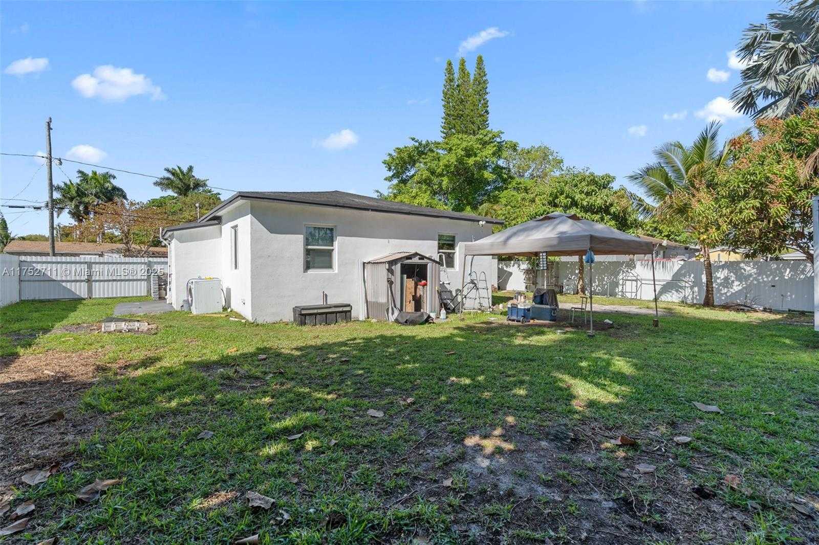 Small Image of 9251 Little River Blvd, Miami, FL 33147, USA Number 35