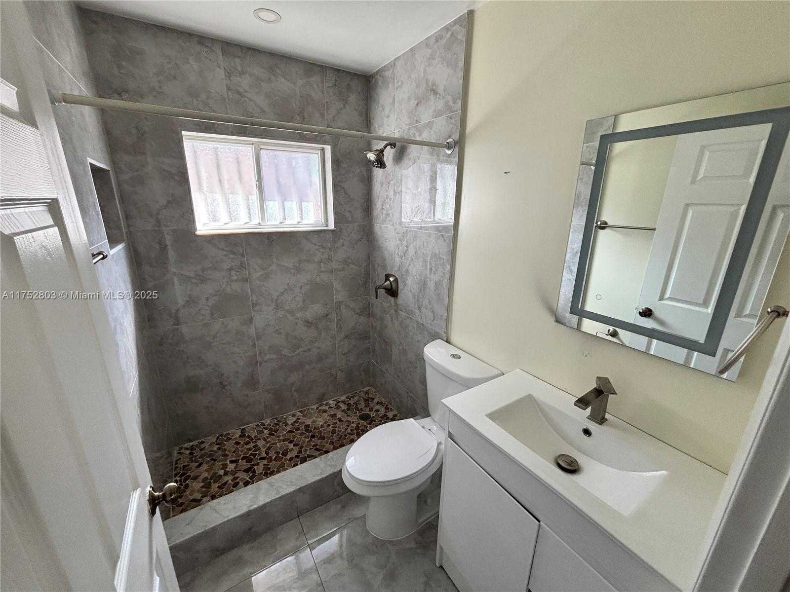 Small Image of 3162 WEST 69TH PL, Hialeah Number 10