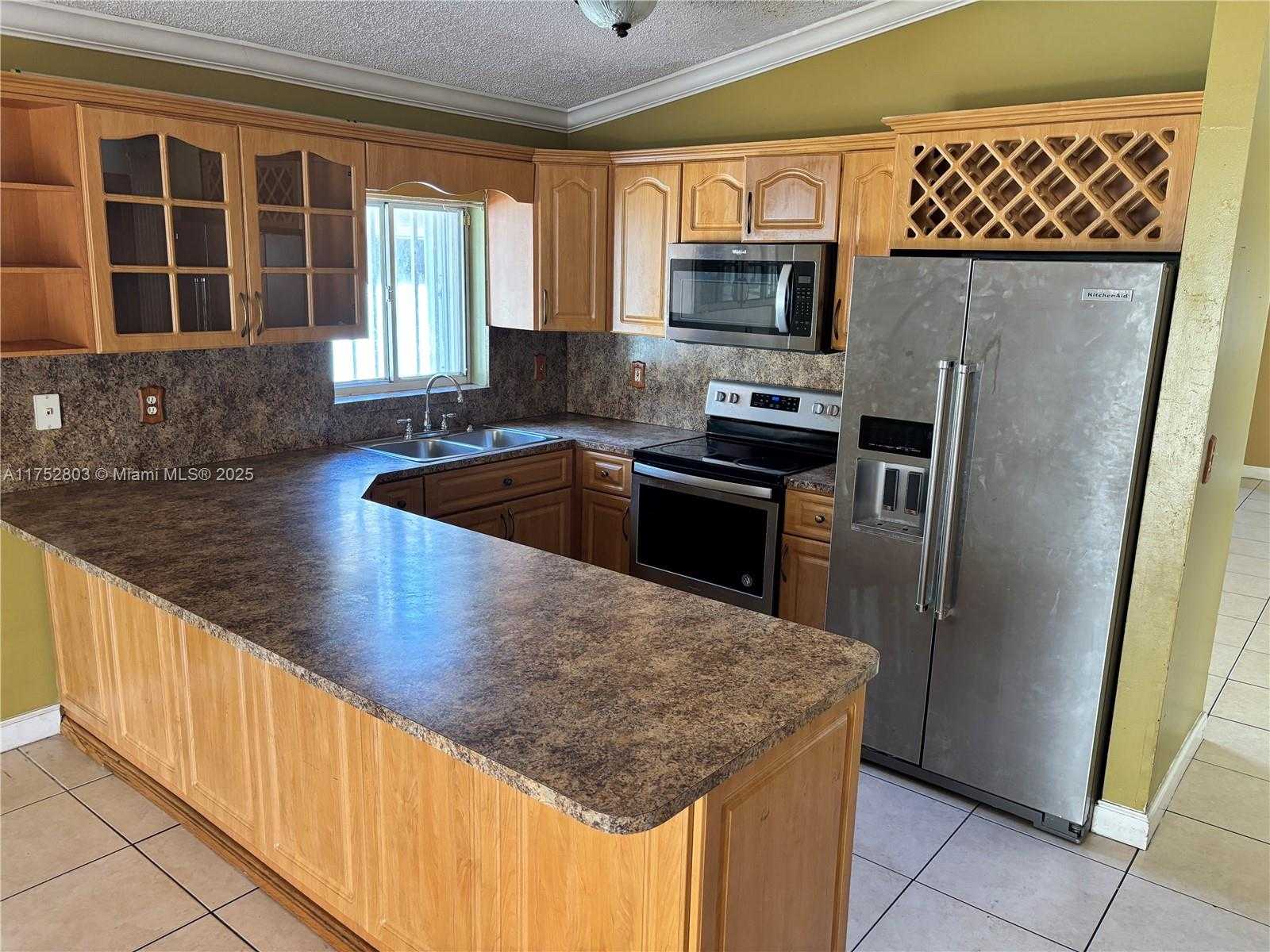 Small Image of 3162 WEST 69TH PL, Hialeah Number 3