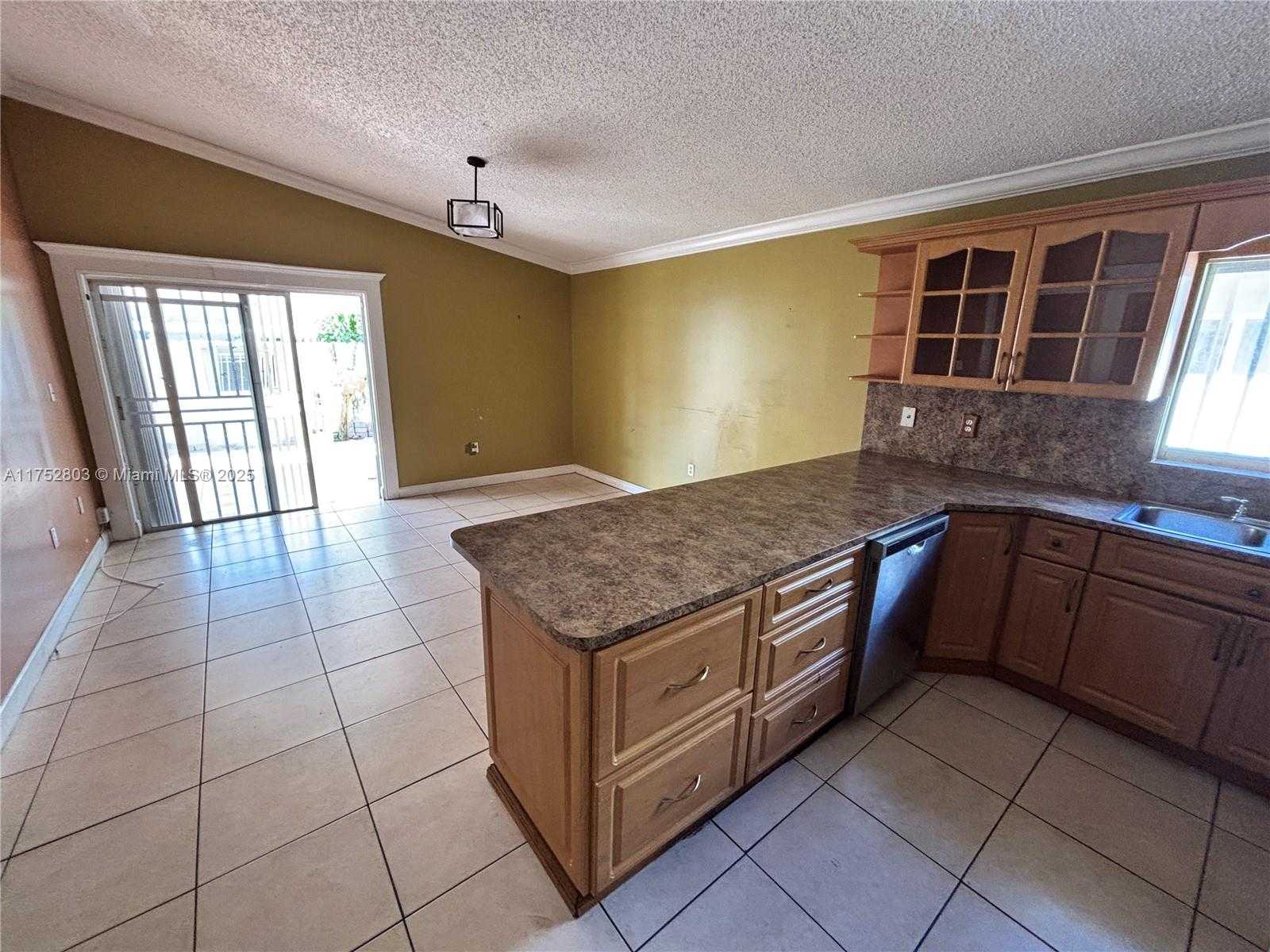 Small Image of 3162 WEST 69TH PL, Hialeah Number 4