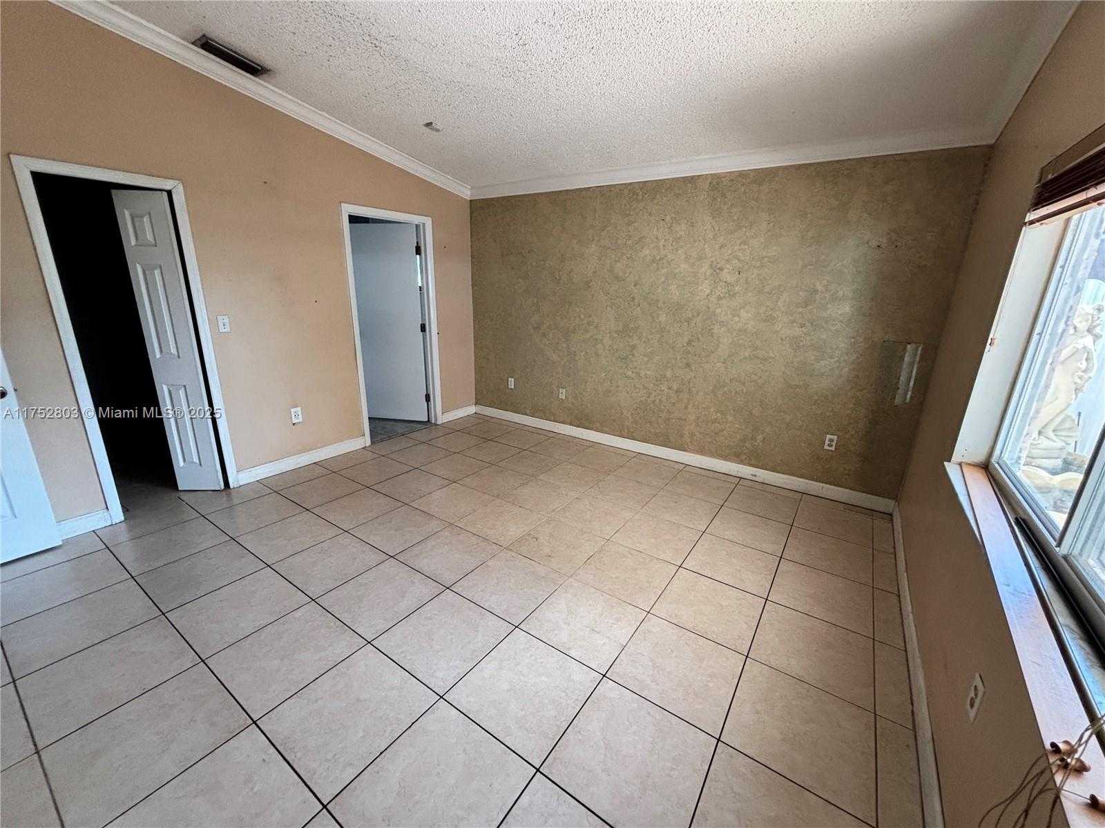 Small Image of 3162 WEST 69TH PL, Hialeah Number 5