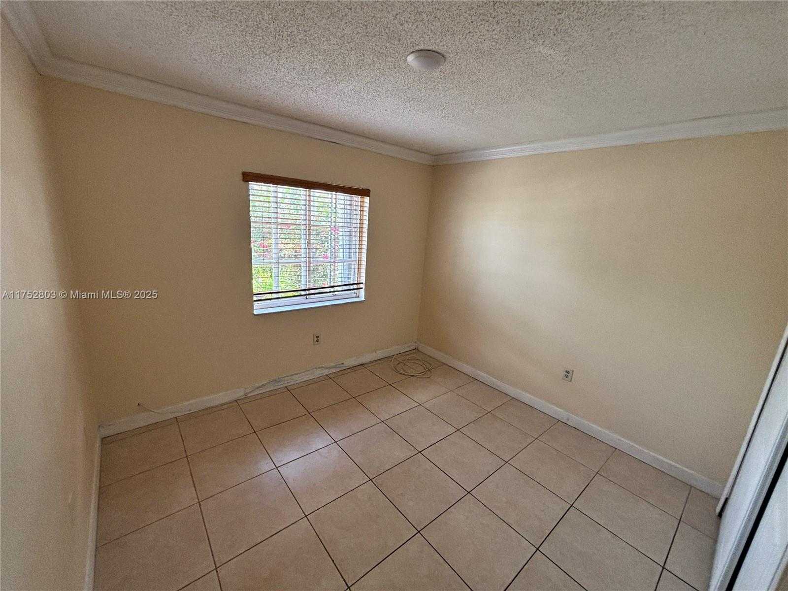 Small Image of 3162 WEST 69TH PL, Hialeah Number 8