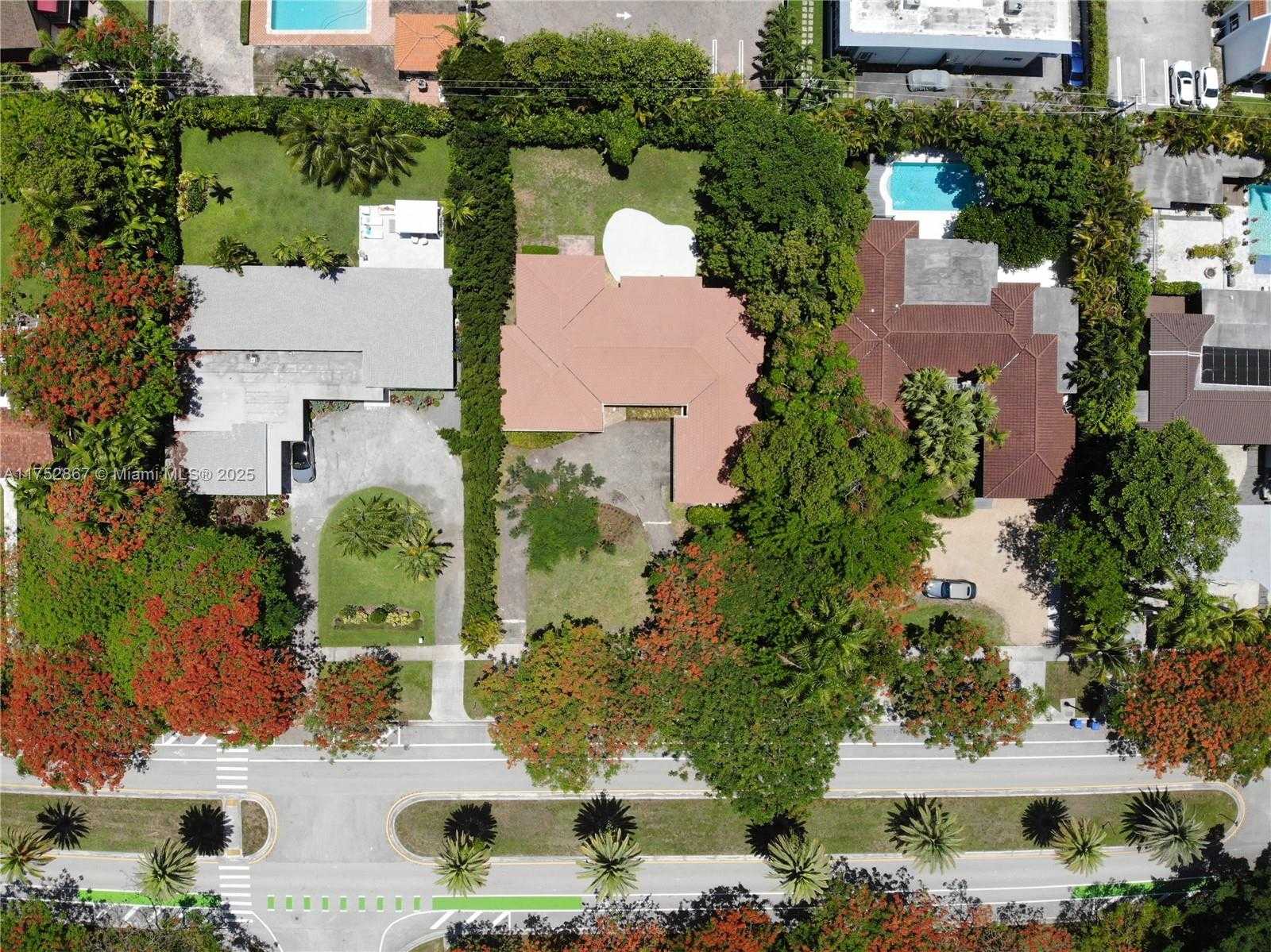Small Image of 1915 SOUTH MIAMI AVE, Miami Number 2