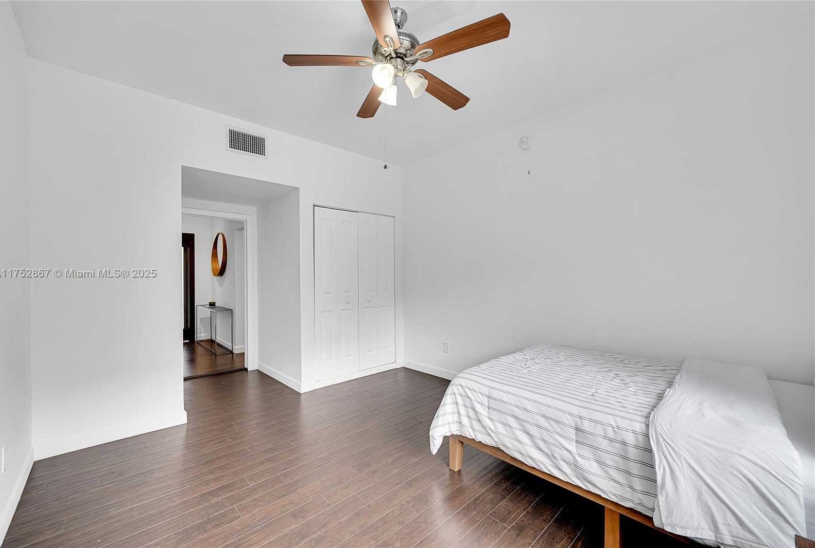 Small Image of 1915 SOUTH MIAMI AVE, Miami Number 24