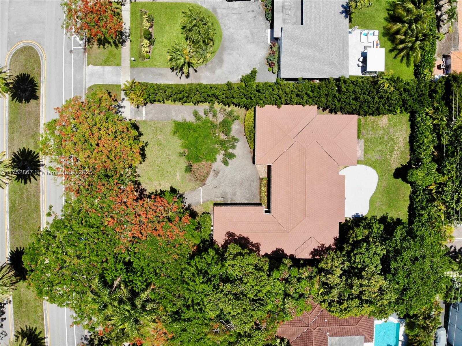 Small Image of 1915 SOUTH MIAMI AVE, Miami Number 3