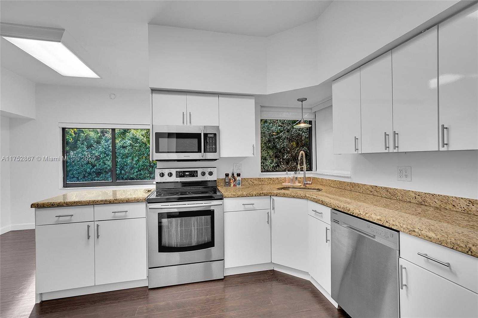 Small Image of 1915 SOUTH MIAMI AVE, Miami Number 36