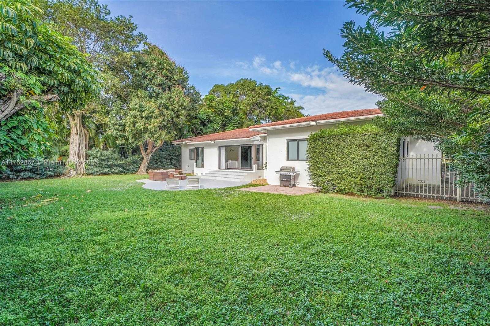 Small Image of 1915 SOUTH MIAMI AVE, Miami Number 44