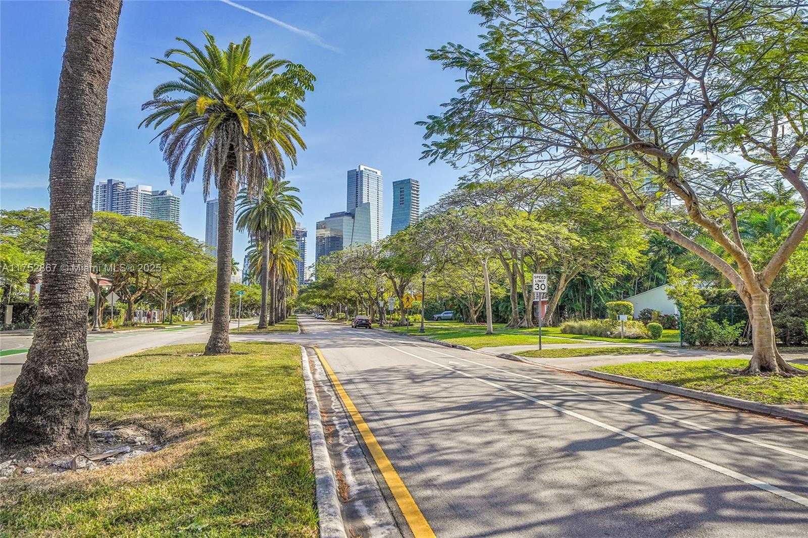 Small Image of 1915 SOUTH MIAMI AVE, Miami Number 5