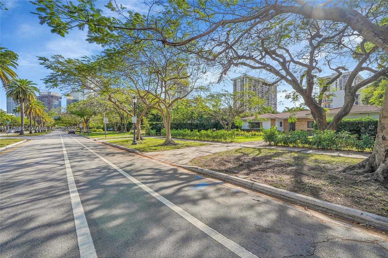 Small Image of 1915 SOUTH MIAMI AVE, Miami Number 9