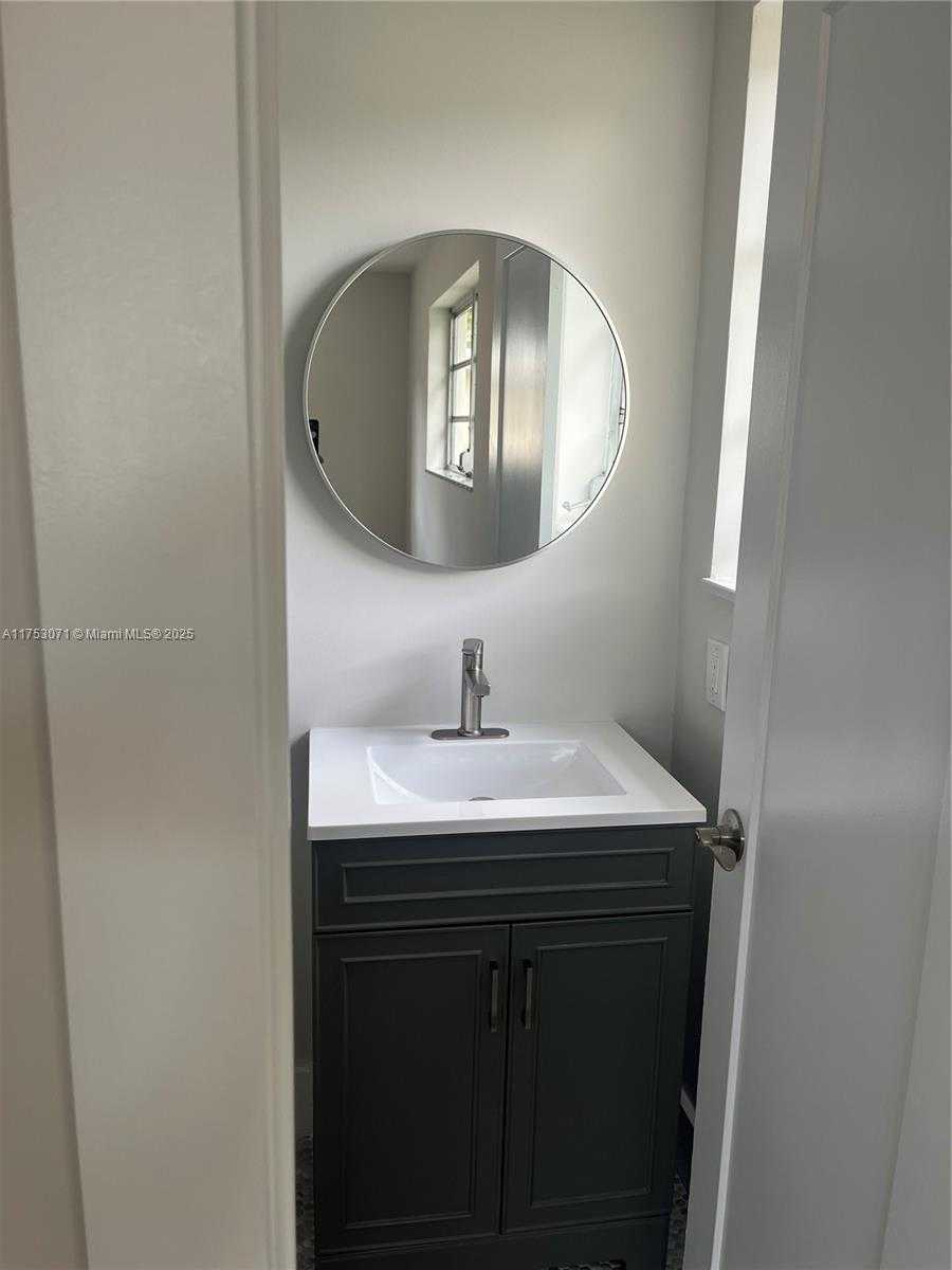 Small Image of 110 NORTH EAST 132ND ST, North Miami Number 10