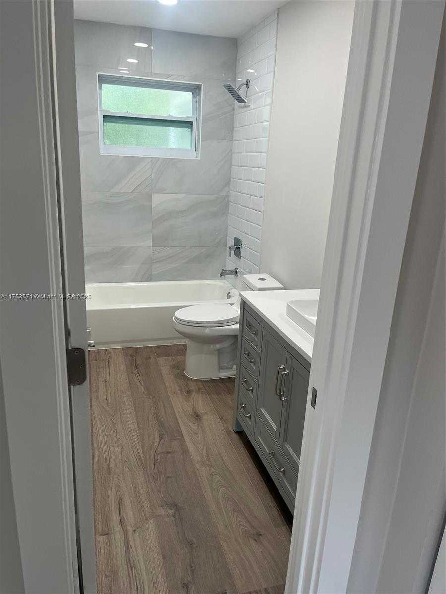 Small Image of 110 NORTH EAST 132ND ST, North Miami Number 13