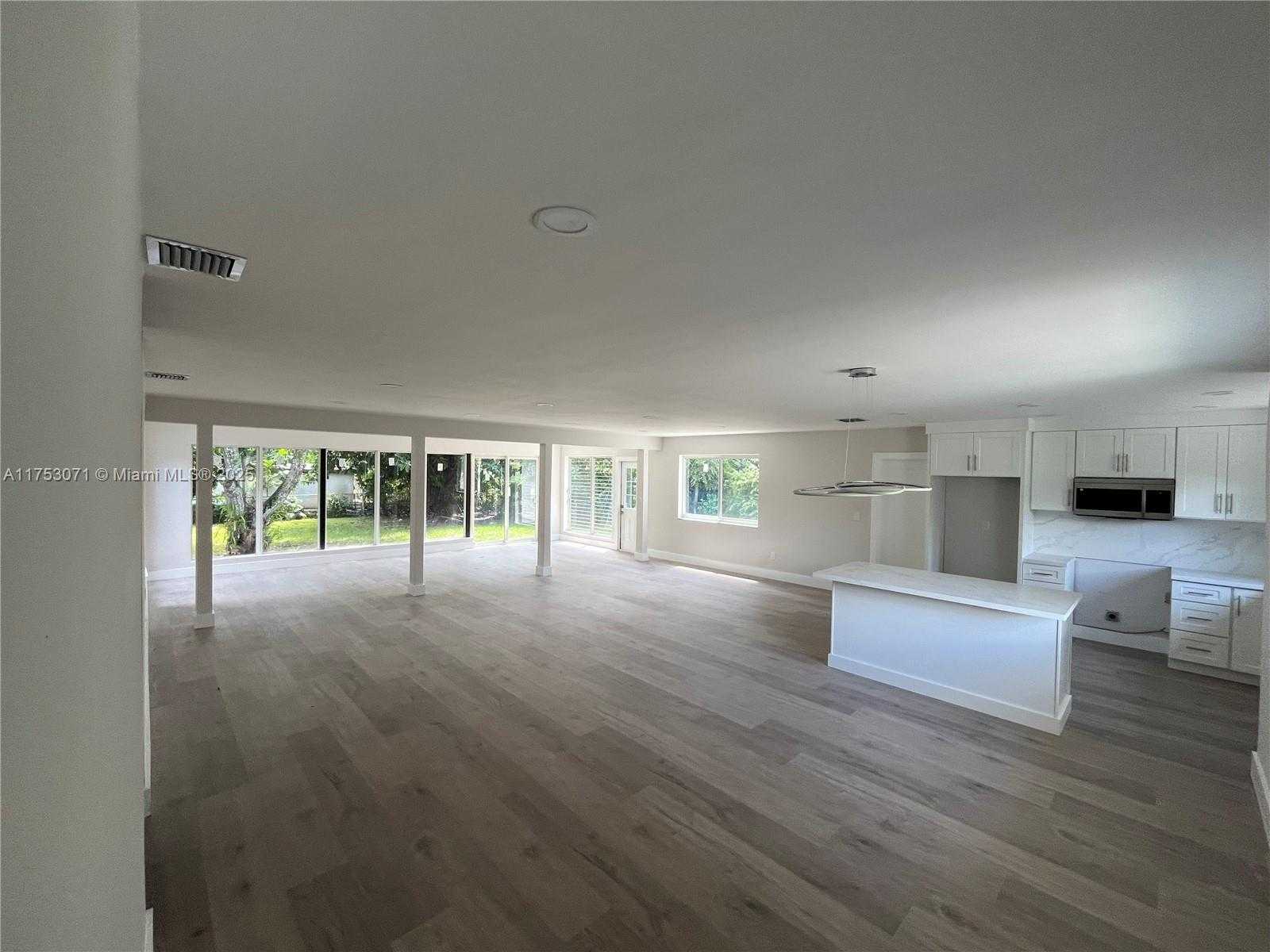 Small Image of 110 NORTH EAST 132ND ST, North Miami Number 17