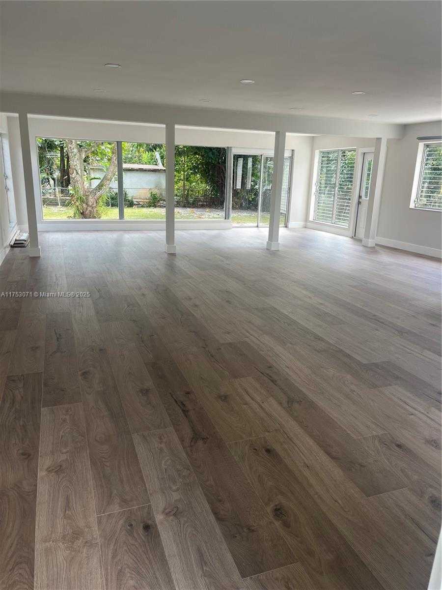 Small Image of 110 NORTH EAST 132ND ST, North Miami Number 4