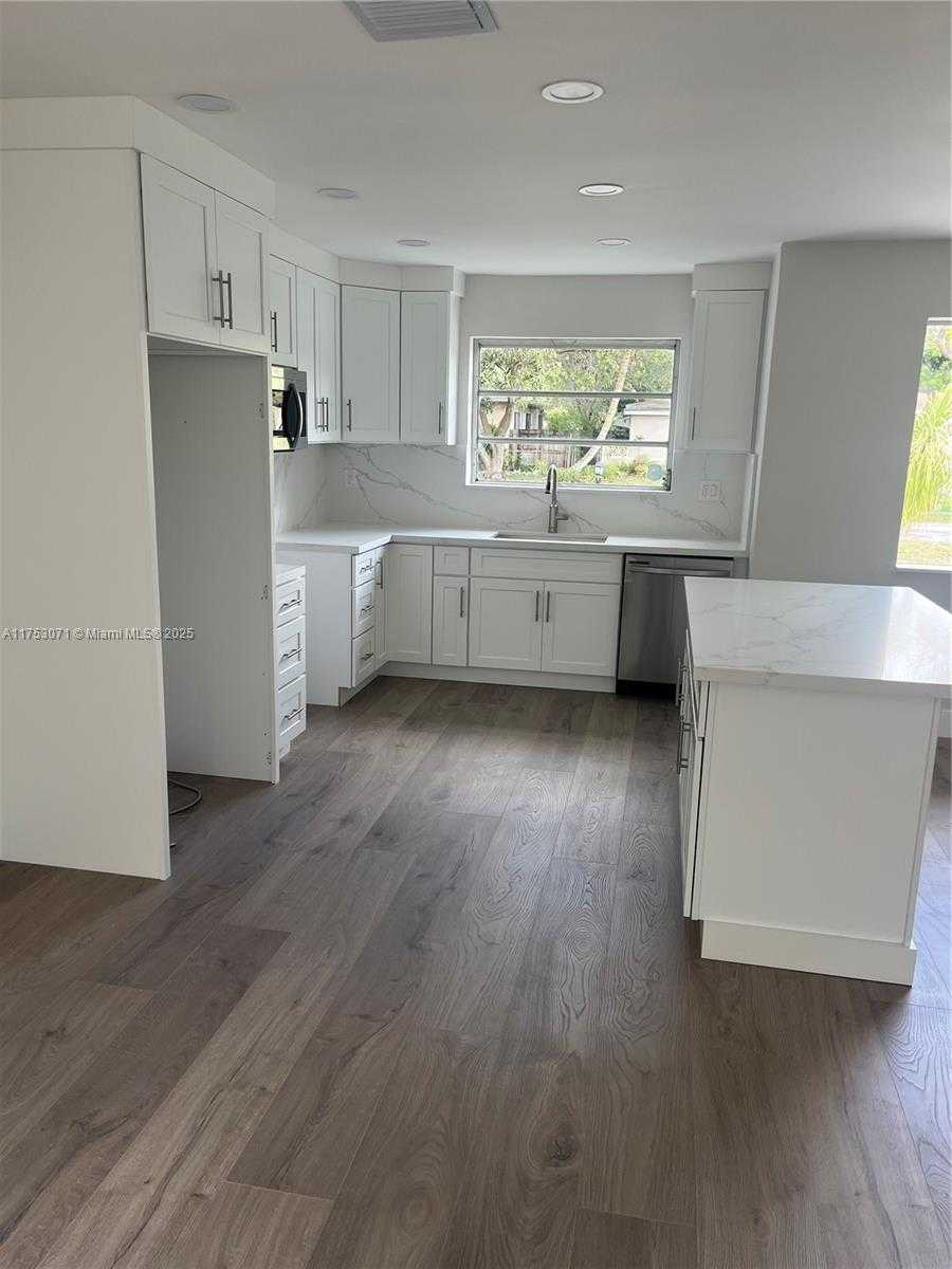 Small Image of 110 NORTH EAST 132ND ST, North Miami Number 5