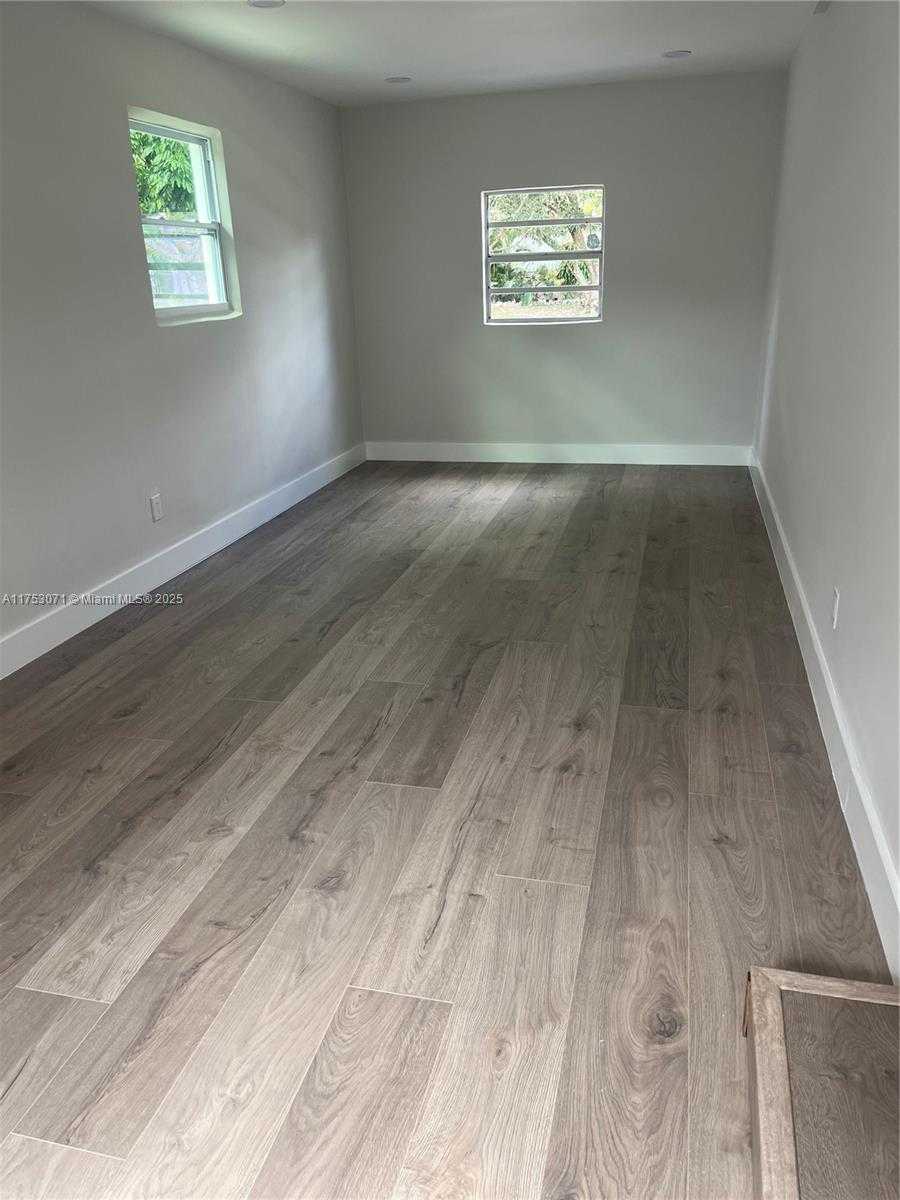 Small Image of 110 NORTH EAST 132ND ST, North Miami Number 7