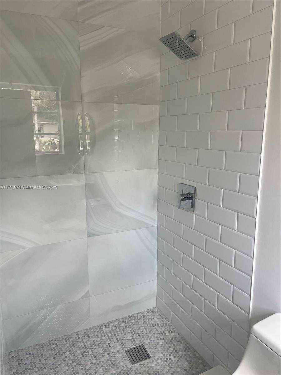 Small Image of 110 NORTH EAST 132ND ST, North Miami Number 9