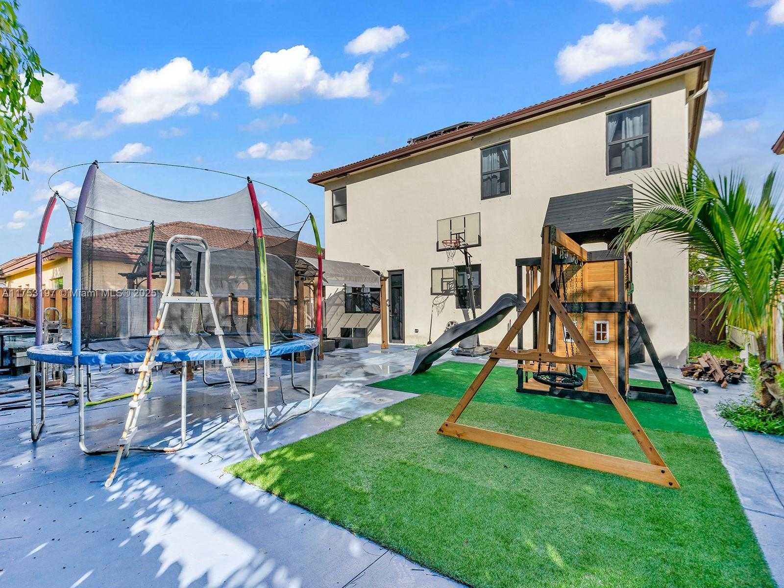 Small Image of 726 SOUTH EAST 37TH PL, Homestead Number 26