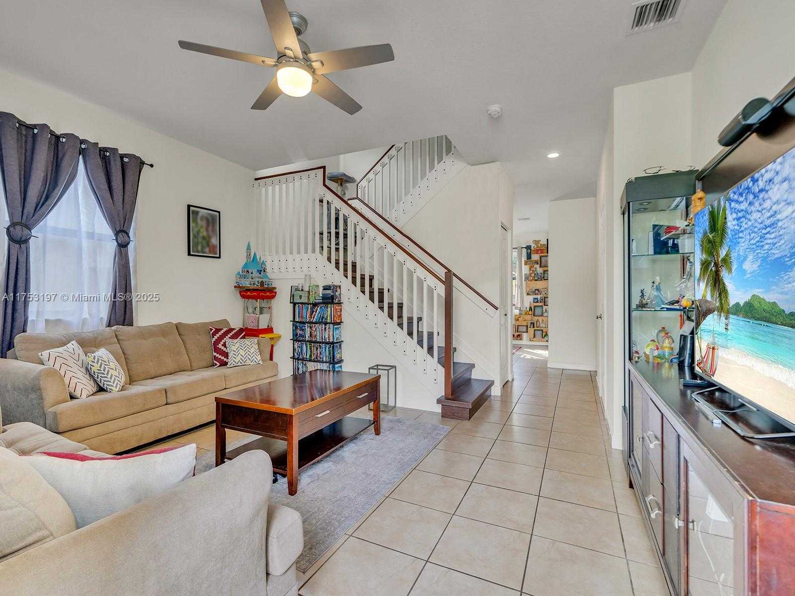 Small Image of 726 SOUTH EAST 37TH PL, Homestead Number 5