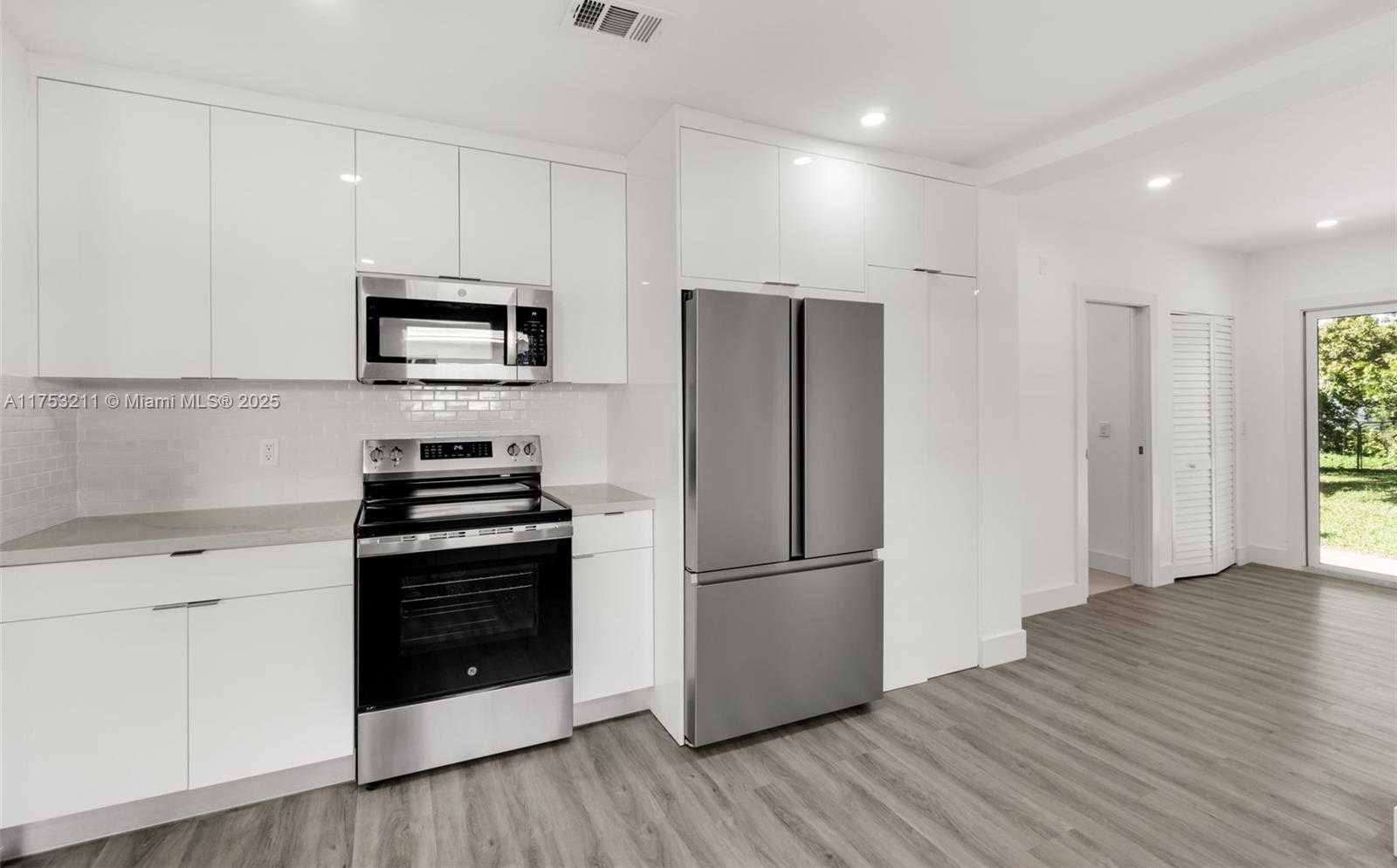 Small Image of 30 SOUTH WEST 7TH ST, Hallandale Beach Number 11
