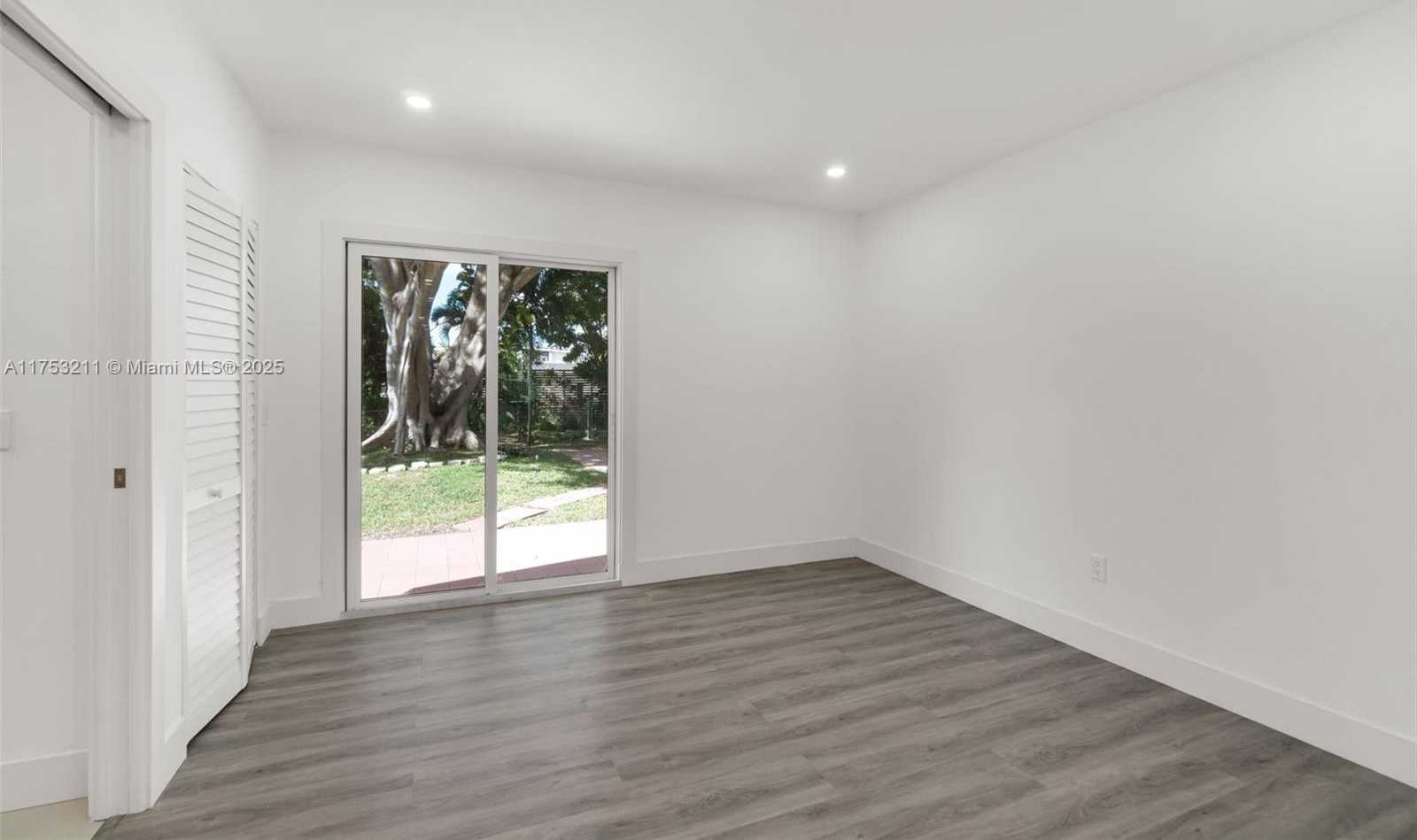 Small Image of 30 SOUTH WEST 7TH ST, Hallandale Beach Number 12