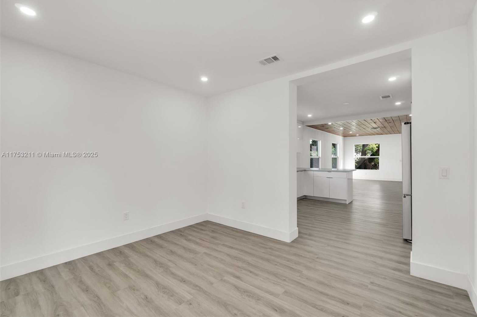 Small Image of 30 SOUTH WEST 7TH ST, Hallandale Beach Number 14