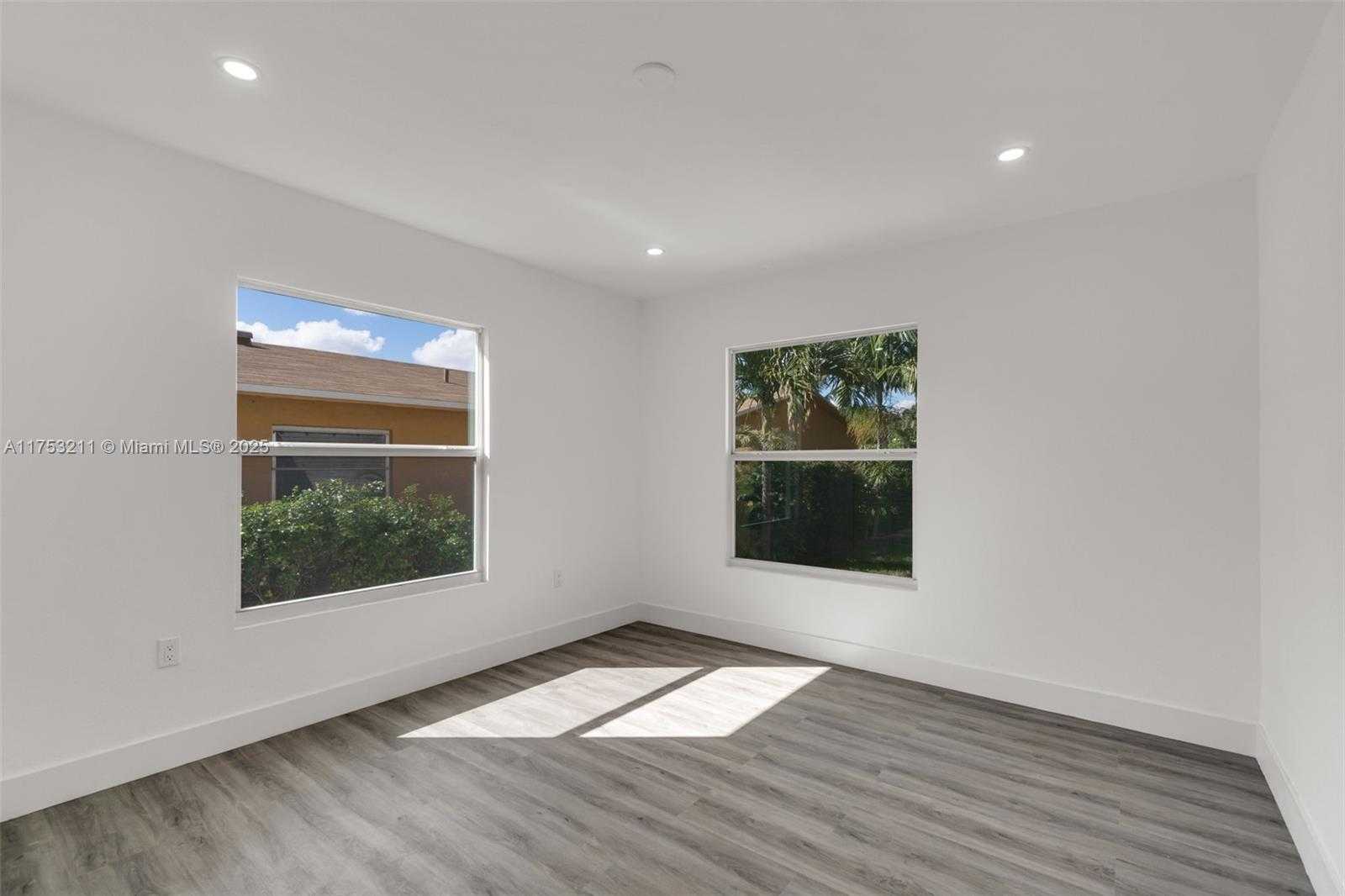 Small Image of 30 SOUTH WEST 7TH ST, Hallandale Beach Number 16