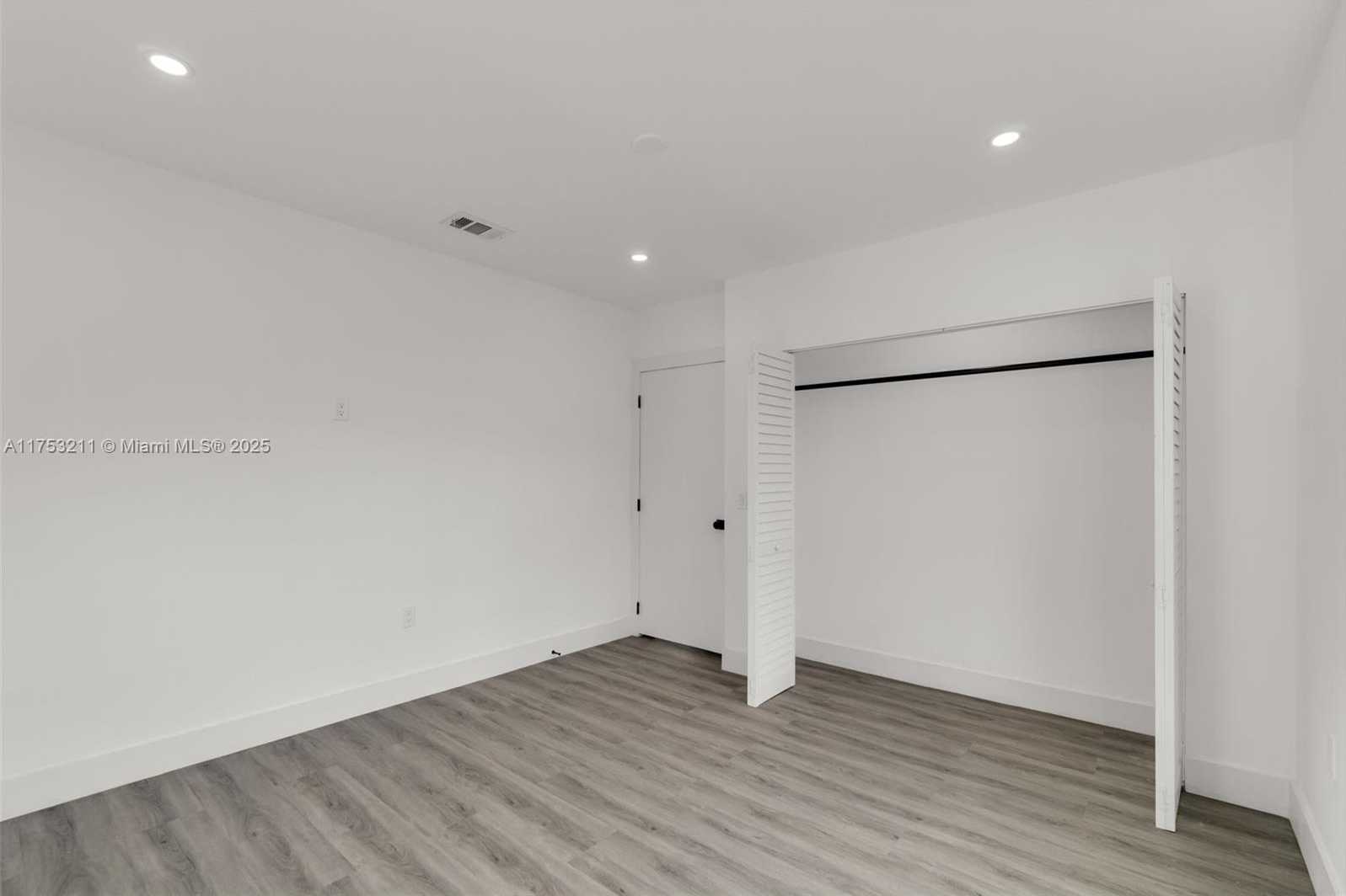 Small Image of 30 SOUTH WEST 7TH ST, Hallandale Beach Number 17