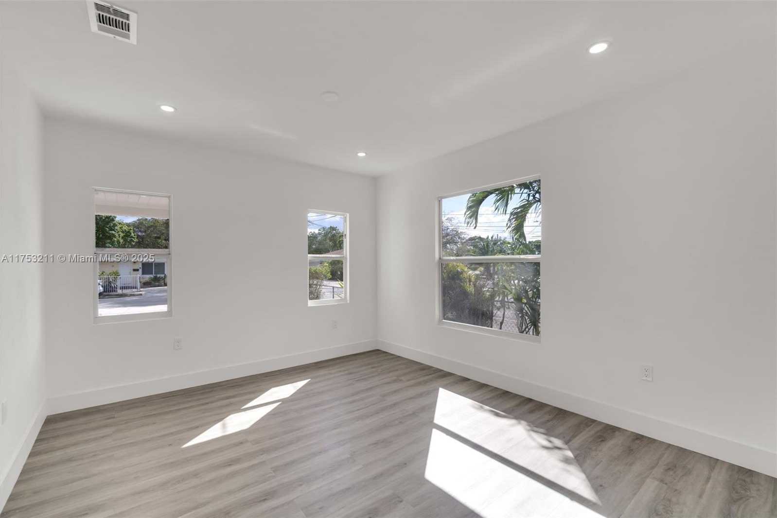 Small Image of 30 SOUTH WEST 7TH ST, Hallandale Beach Number 19