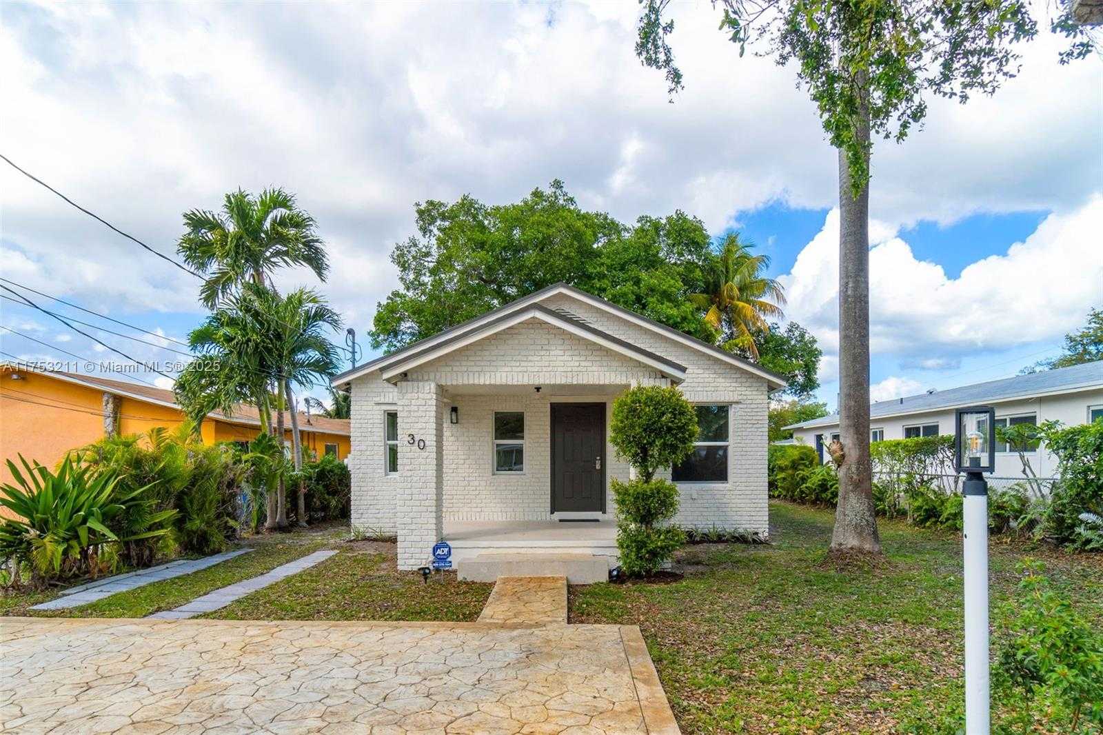 Small Image of 30 SOUTH WEST 7TH ST, Hallandale Beach Number 2
